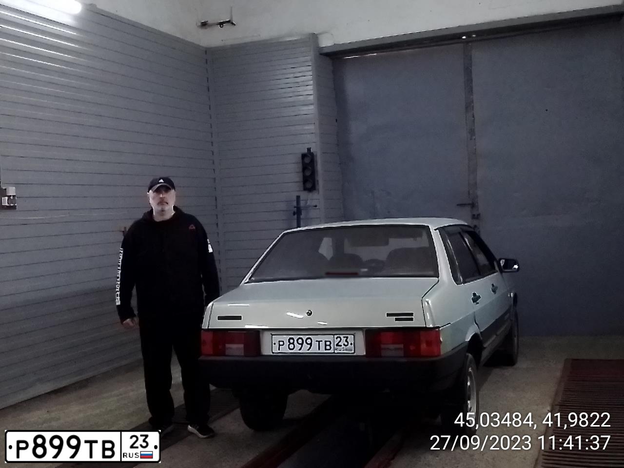 Фото автомобиля LADA 2109 SAMARA, 1999 — госномер Р899ТВ23. Цвет: ЖЕЛТО-ЗЕЛЕНЫЙ