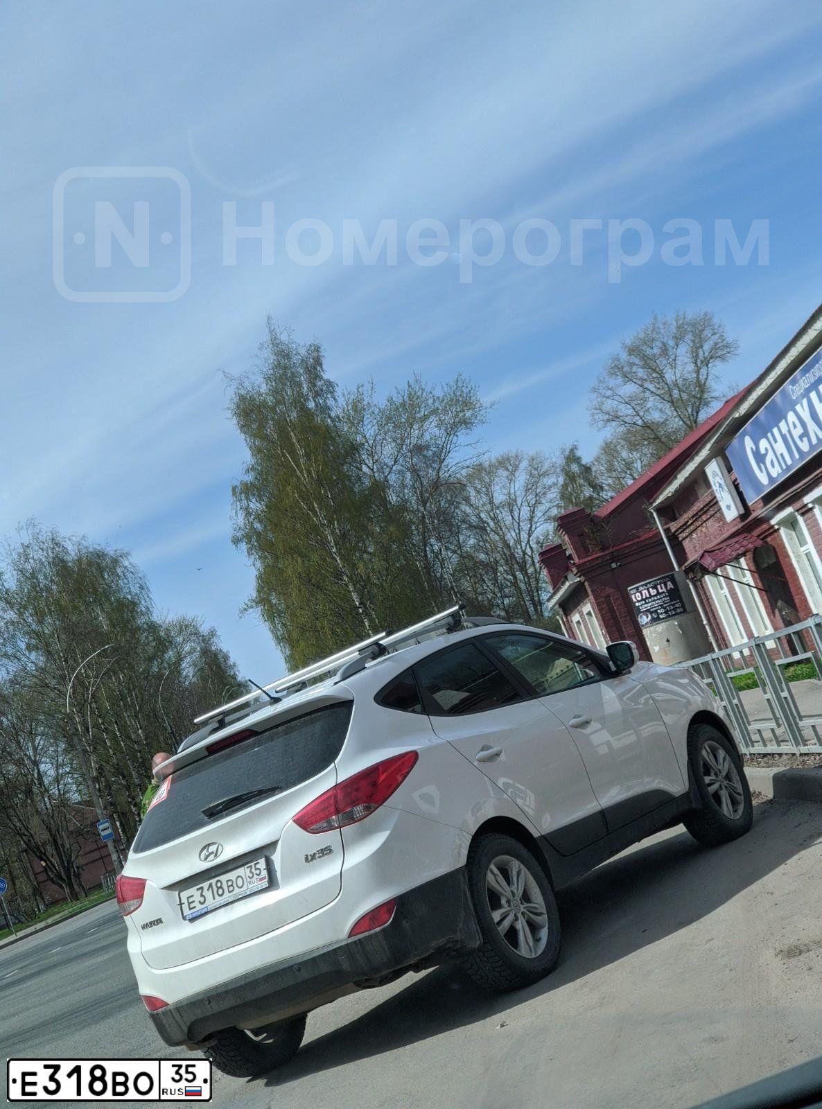 Фото автомобиля SKODA OCTAVIA, 2013 — госномер Е813ВО35. Цвет: БЕЛЫЙ