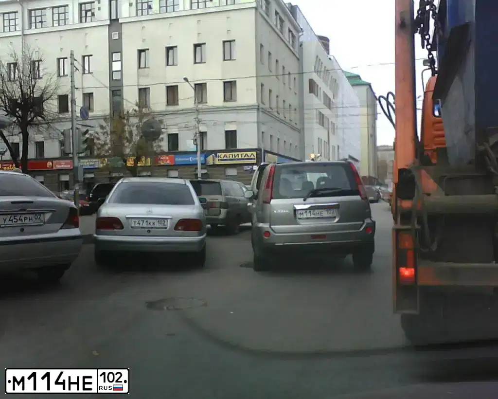 Фото автомобиля NISSAN X-TRAIL, 2004 — госномер М114НЕ102. Цвет: Серый