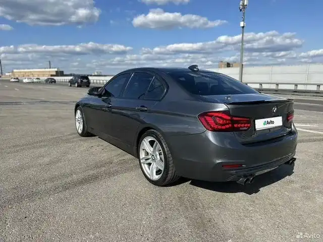 Фото автомобиля BMW SERIE 3, 2013 — госномер К727ТН790. Цвет: СЕРЫЙ МЕТАЛЛИК