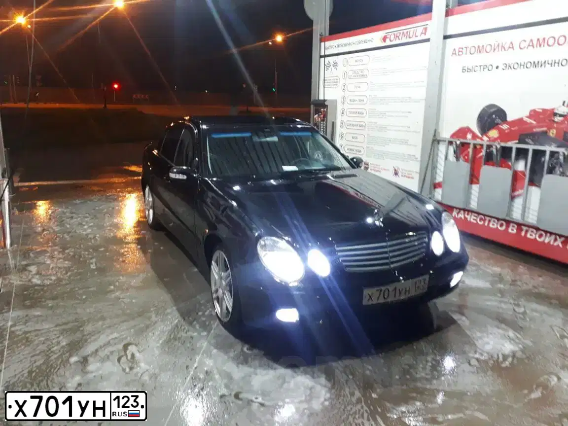 Фото автомобиля MERCEDES E-KLASSE, 2002 — госномер В951НК161. Цвет: ТЕМНО-СИНИЙ