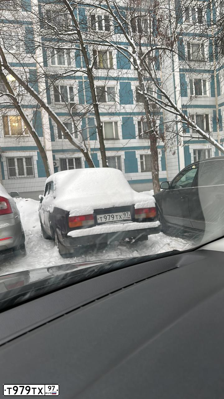 Фото автомобиля LADA 2107, 2004 — госномер Т979ТХ97. Цвет: ФИОЛЕТОВЫЙ