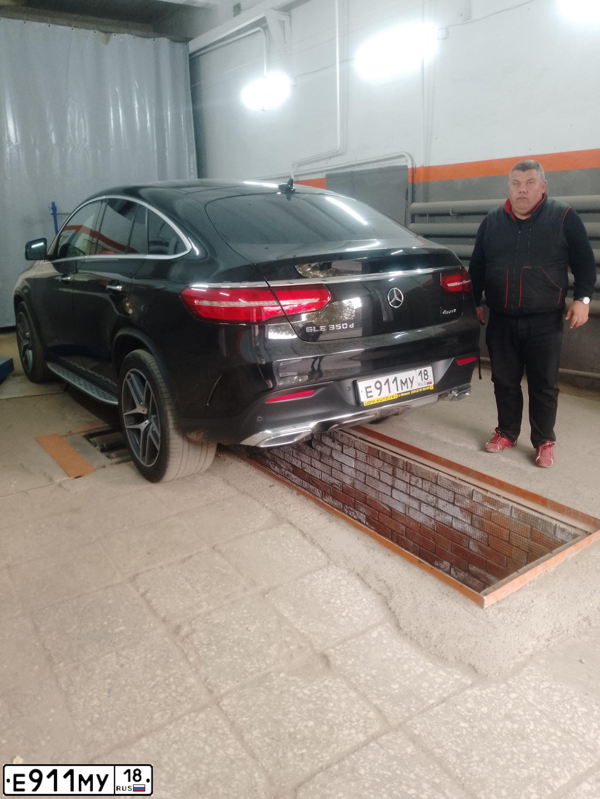 Фото автомобиля MERCEDES GLE-KLASSE, 2018 — госномер Р050РР18. Цвет: ЧЕРНЫЙ