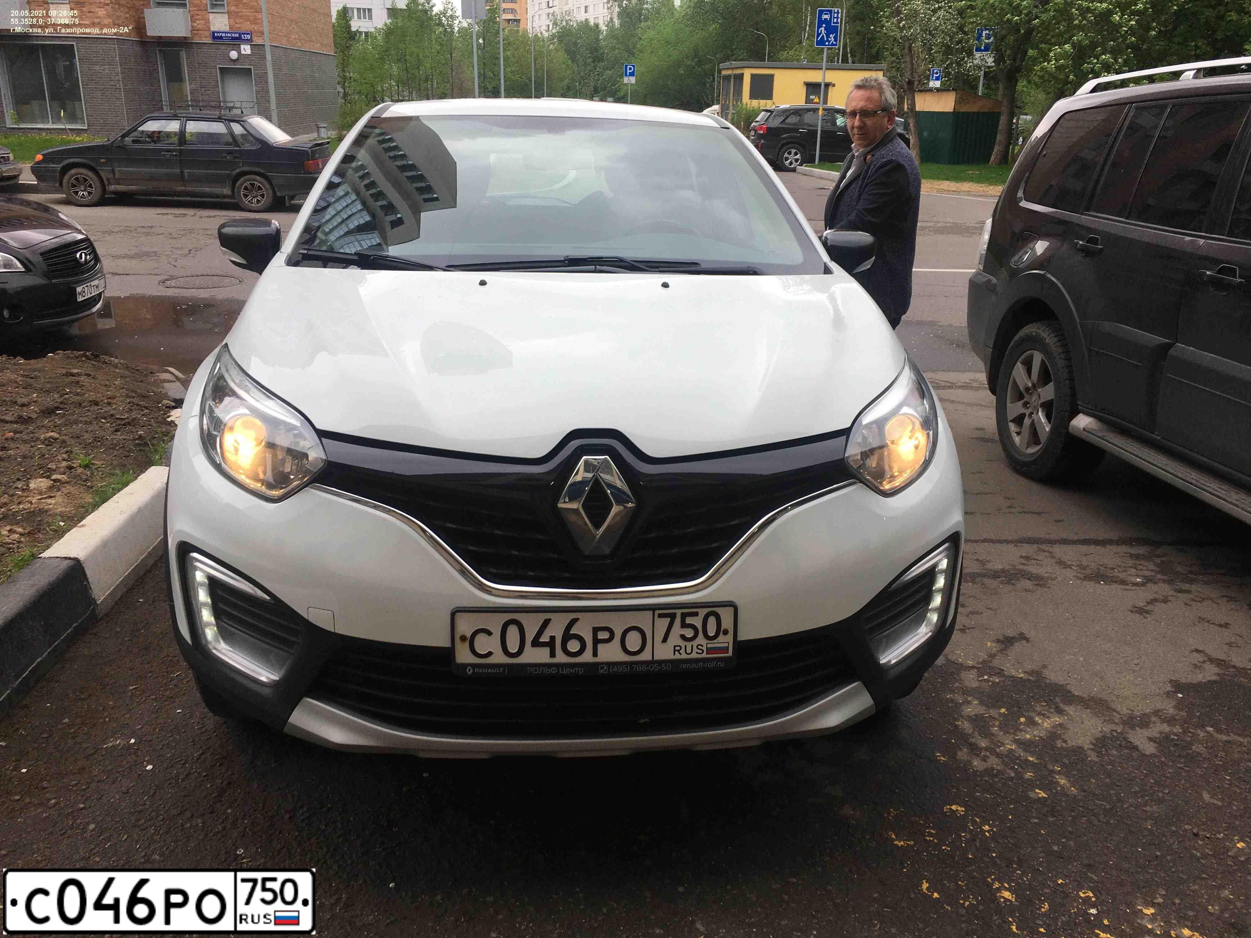 Фото автомобиля LADA XRAY, 2017 — госномер Е325ВУ977. Цвет: СЕРО-БЕЖЕВЫЙ