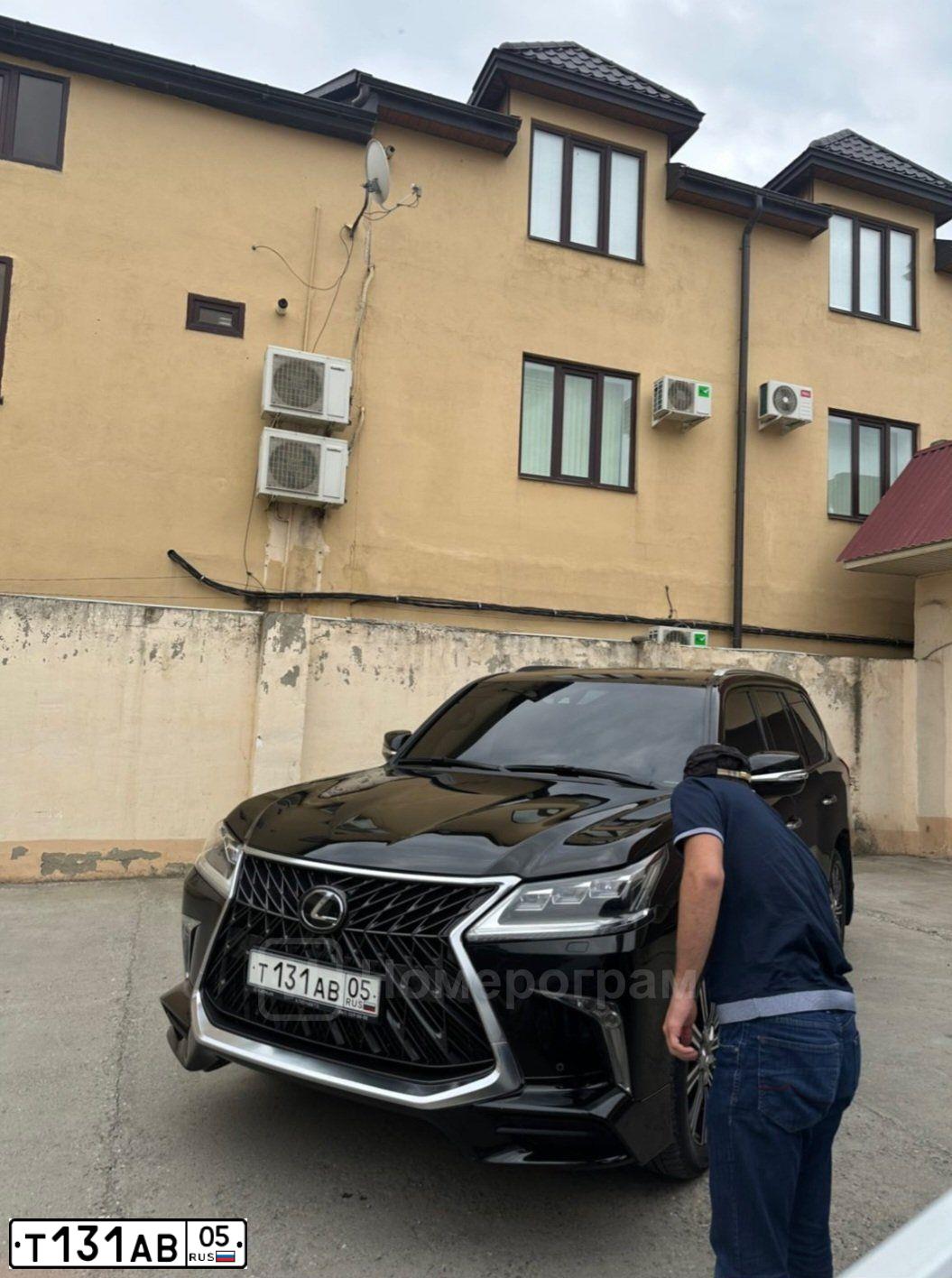 Фото автомобиля LEXUS LX, 2019 — госномер М817СМ95. Цвет: ЧЕРНЫЙ