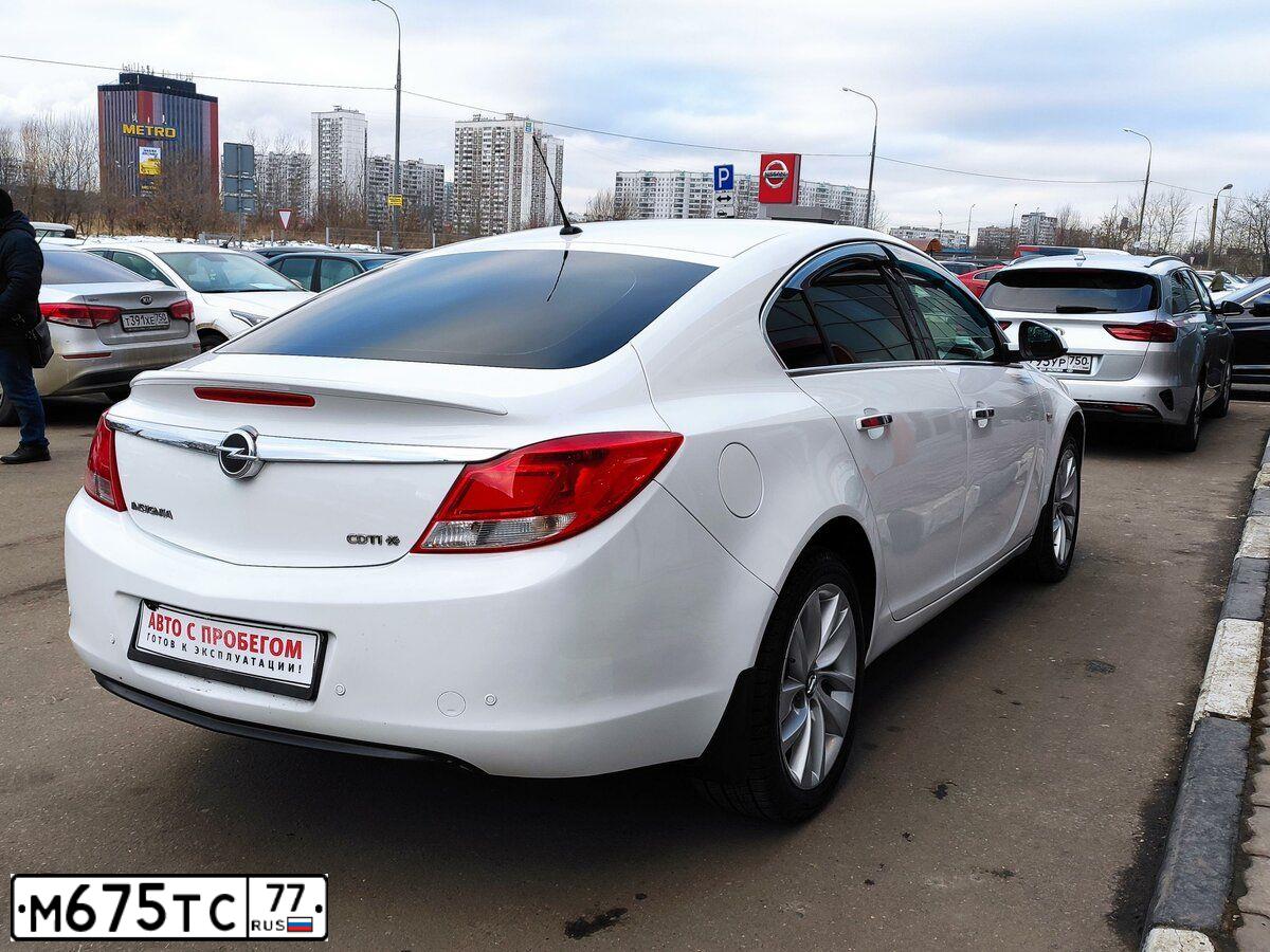 Фото автомобиля OPEL INSIGNIA, 2012 — госномер В156ВК790. Цвет: Белый