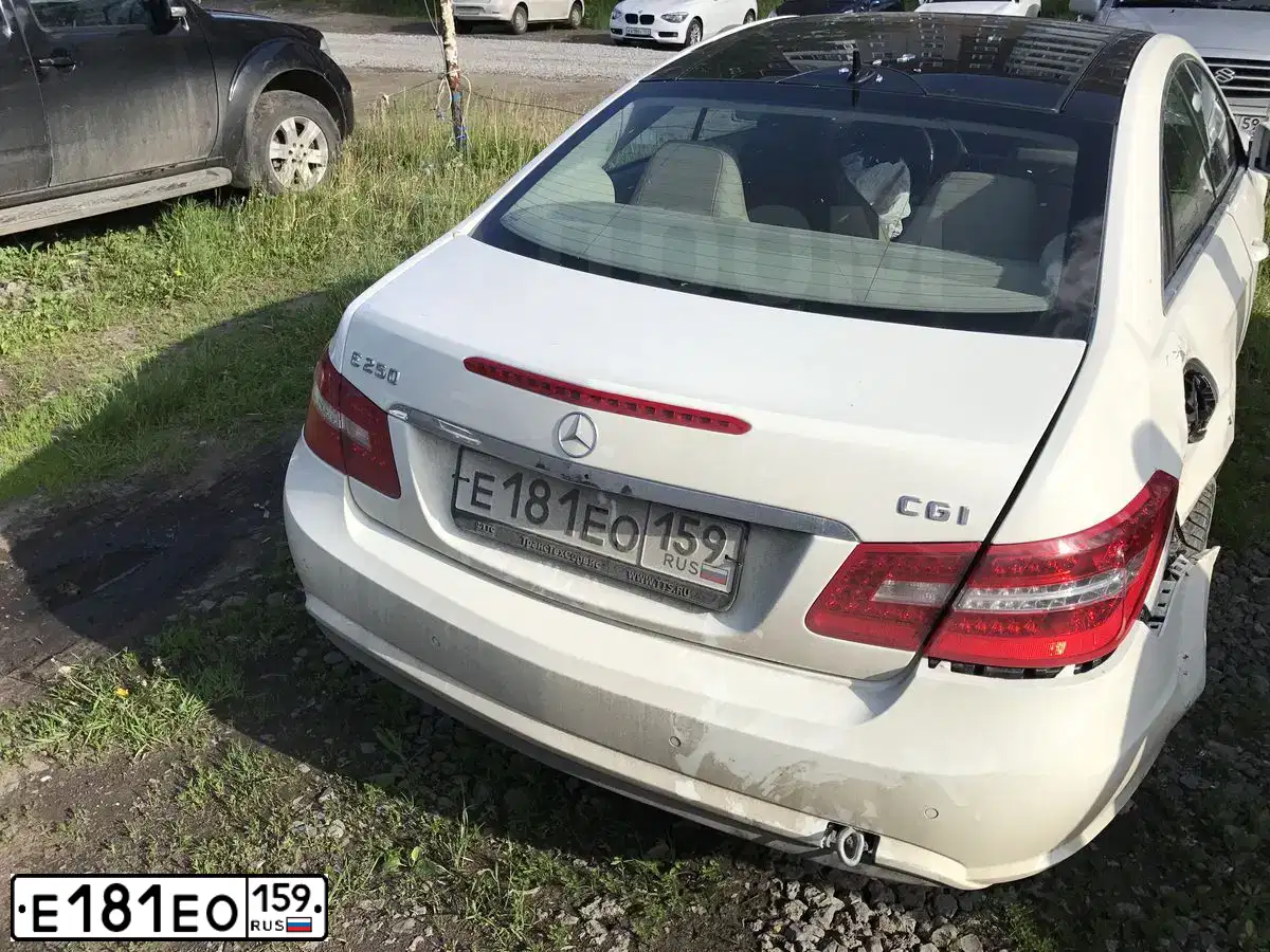 Фото автомобиля MERCEDES E-KLASSE, 2010 — госномер О354ТТ159. Цвет: Белый