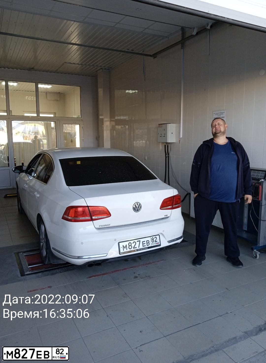 Фото автомобиля VOLKSWAGEN PASSAT, 2011 — госномер Н841СН82