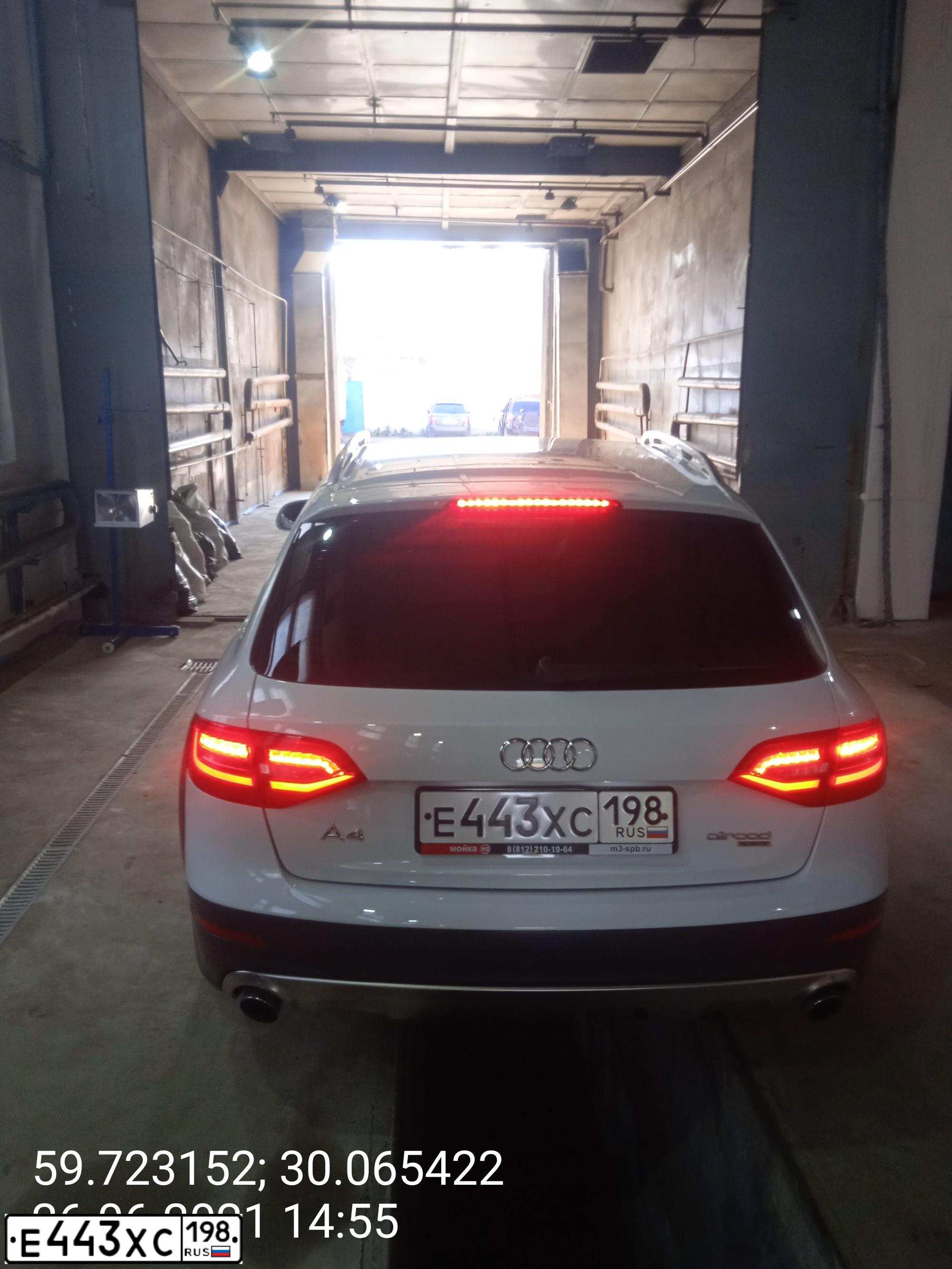 Фото автомобиля AUDI A4, 2013. Цвет: Белый