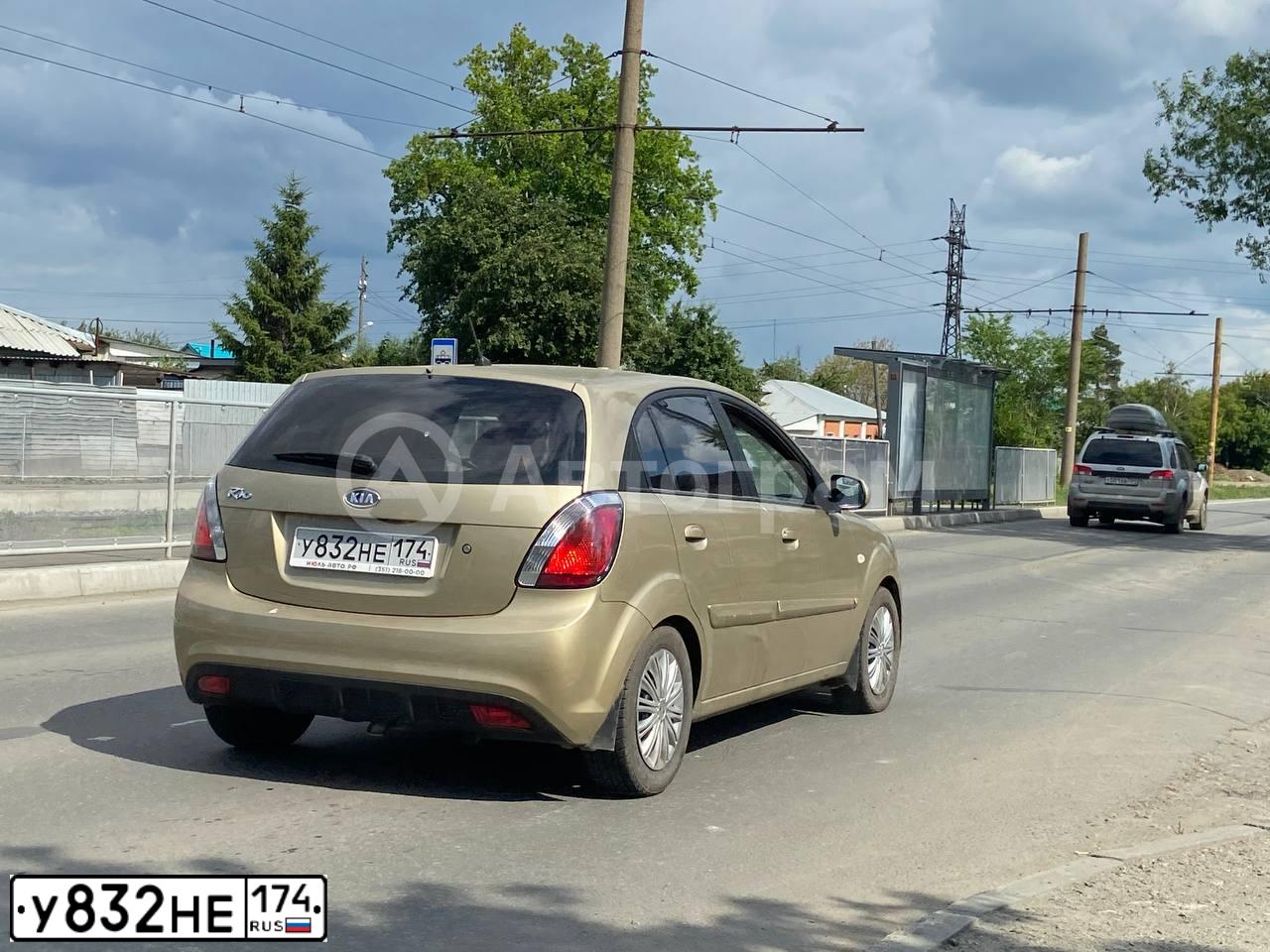 Фото автомобиля KIA RIO, 2011 — госномер У832НЕ174. Цвет: БЕЖЕВЫЙ
