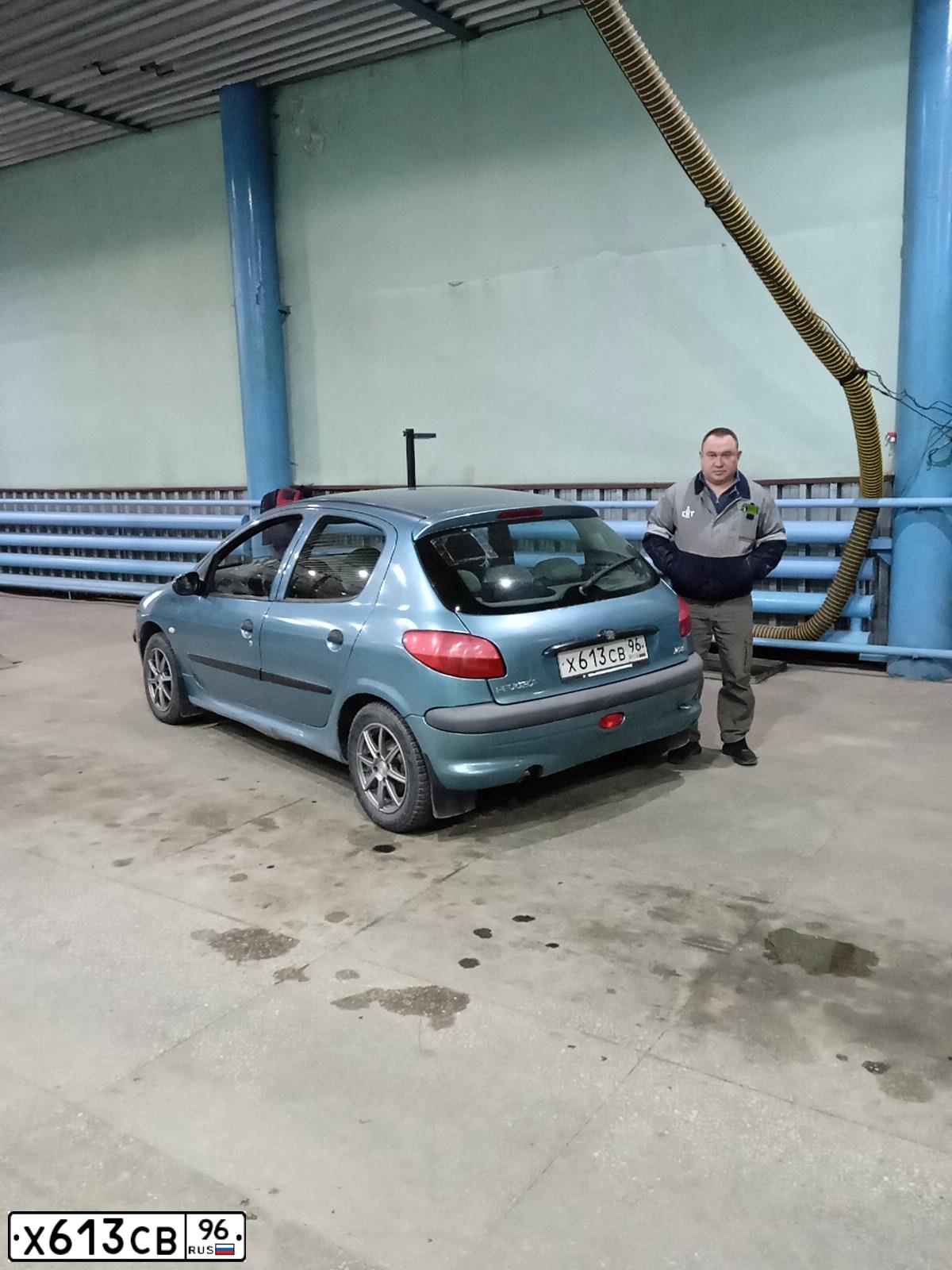 Фото автомобиля PEUGEOT 206, 2000 — госномер Х613СВ96. Цвет: СВЕТЛО-ЗЕЛЕНЫЙ