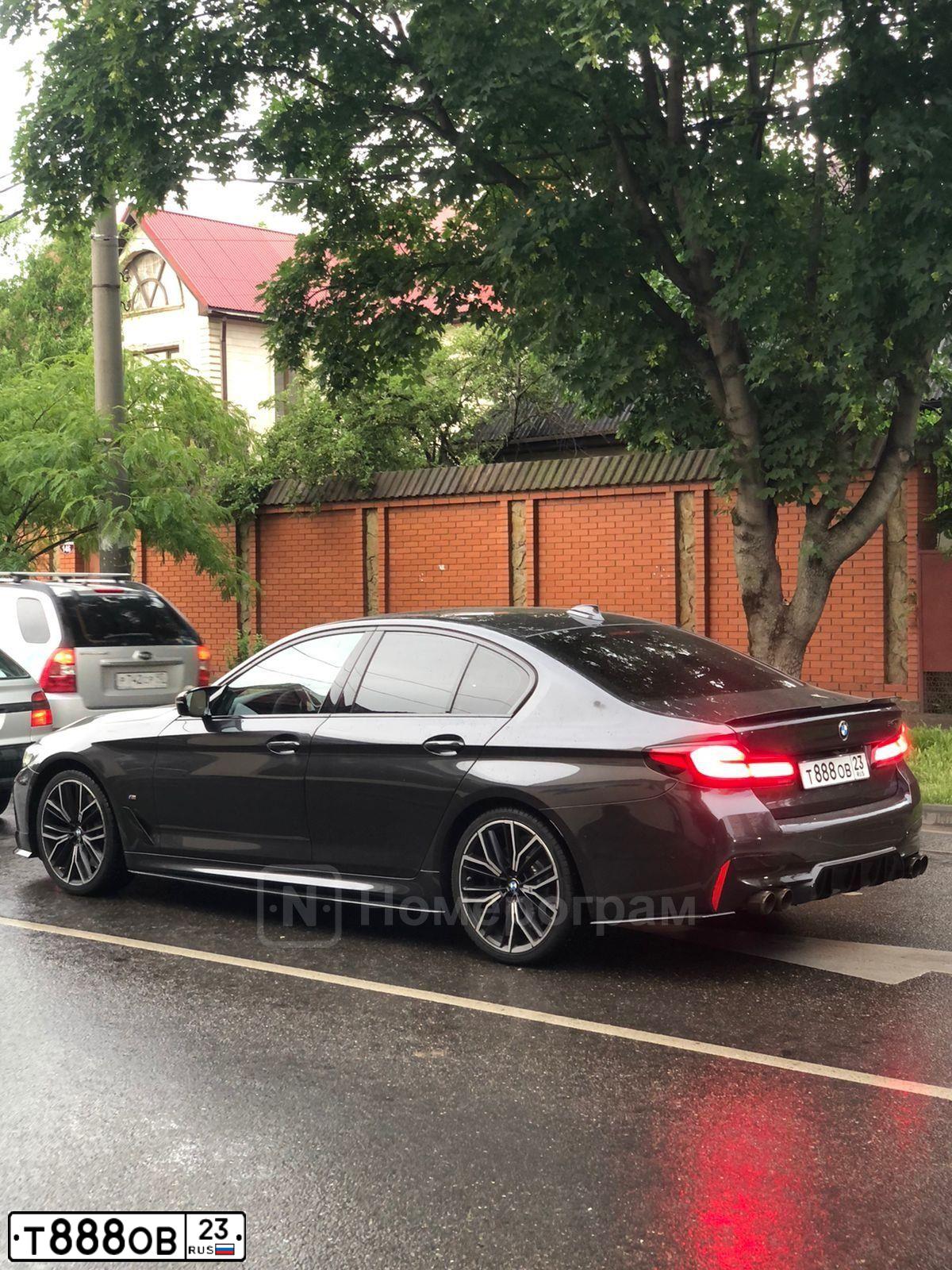 Фото автомобиля TOYOTA COROLLA, 2017 — госномер Т888ОВ23. Цвет: Серебристый