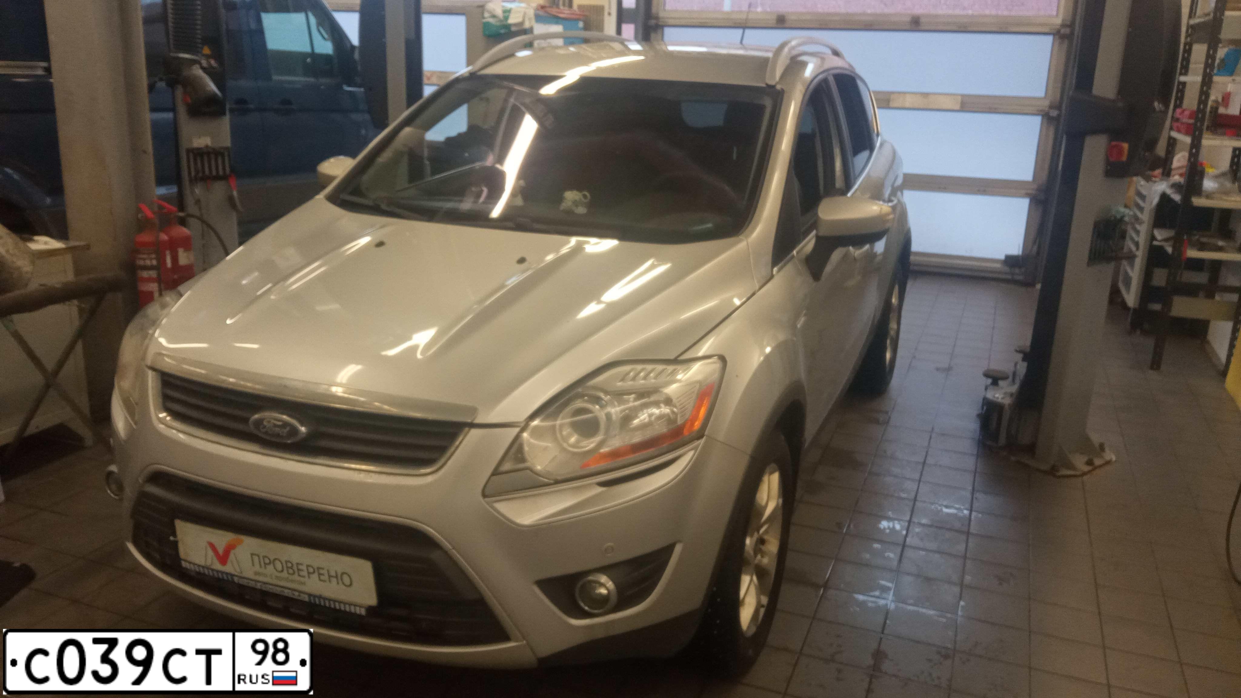 Фото автомобиля FORD KUGA, 2011 — госномер Х669МХ152. Цвет: СЕРЕБРИСТЫЙ
