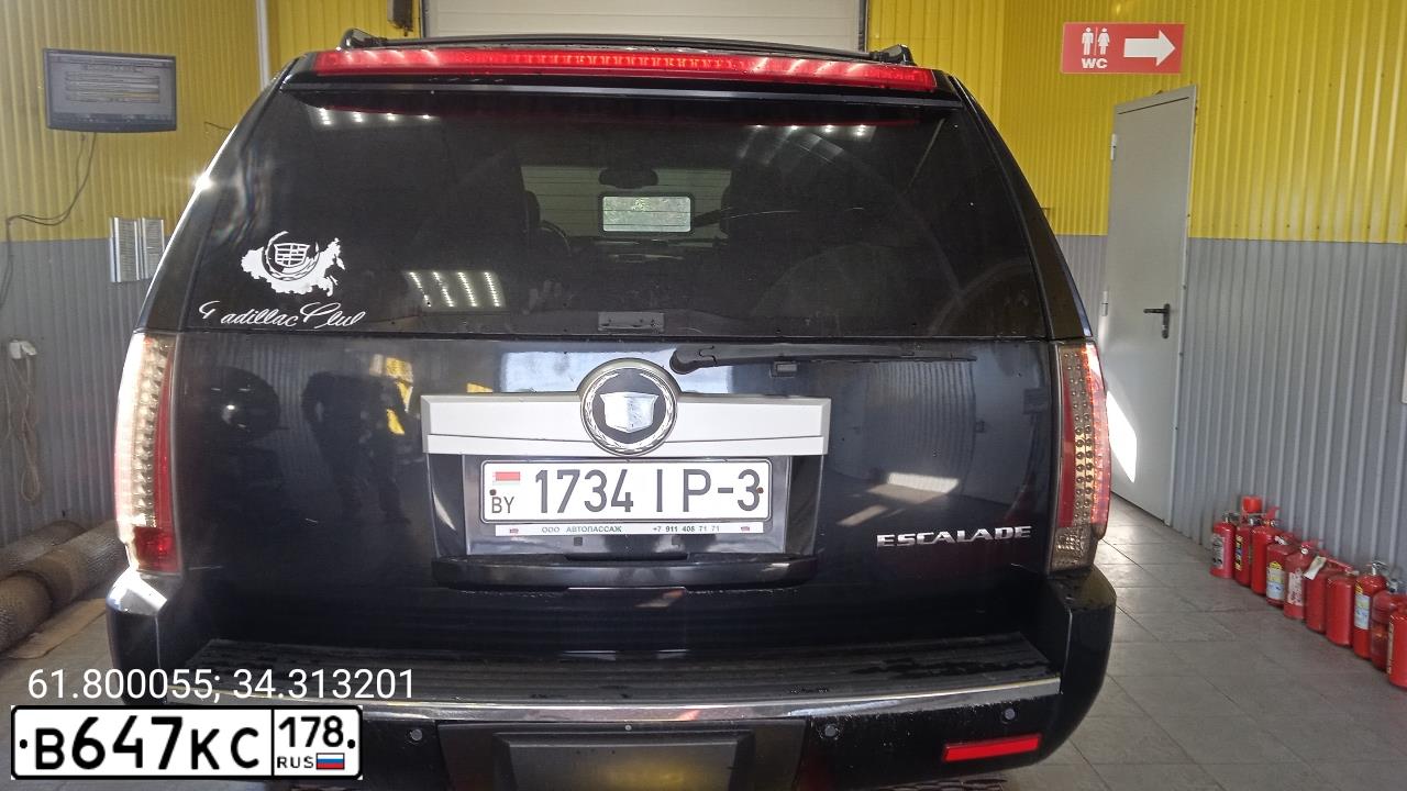 Фото автомобиля CADILLAC ESCALADE, 2007 — госномер В647КС178. Цвет: ЧЕРНЫЙ