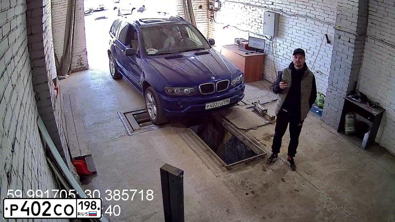 Фото автомобиля BMW X5, 2001 — госномер К496УЕ147. Цвет: синий