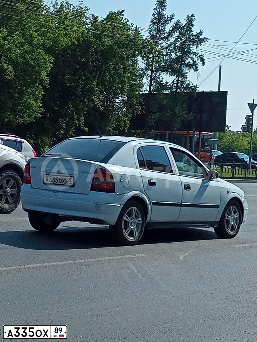 Фото автомобиля OPEL ASTRA, 2006 — госномер А335ОХ89. Цвет: БЕЛЫЙ