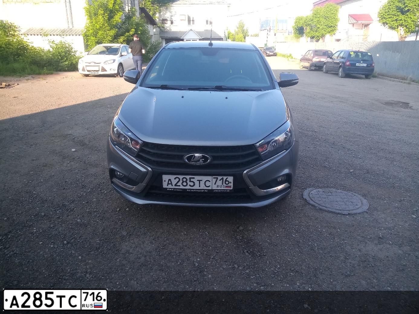 Фото автомобиля LADA VESTA, 2018 — госномер А439ХМ43. Цвет: СЕРЫЙ