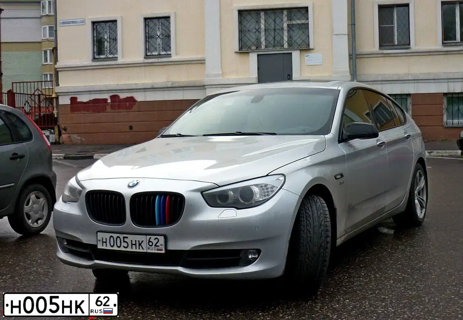 Фото автомобиля BMW SERIE 5 GT, 2011 — госномер С759ТТ62. Цвет: СЕРЕБРИСТЫЙ