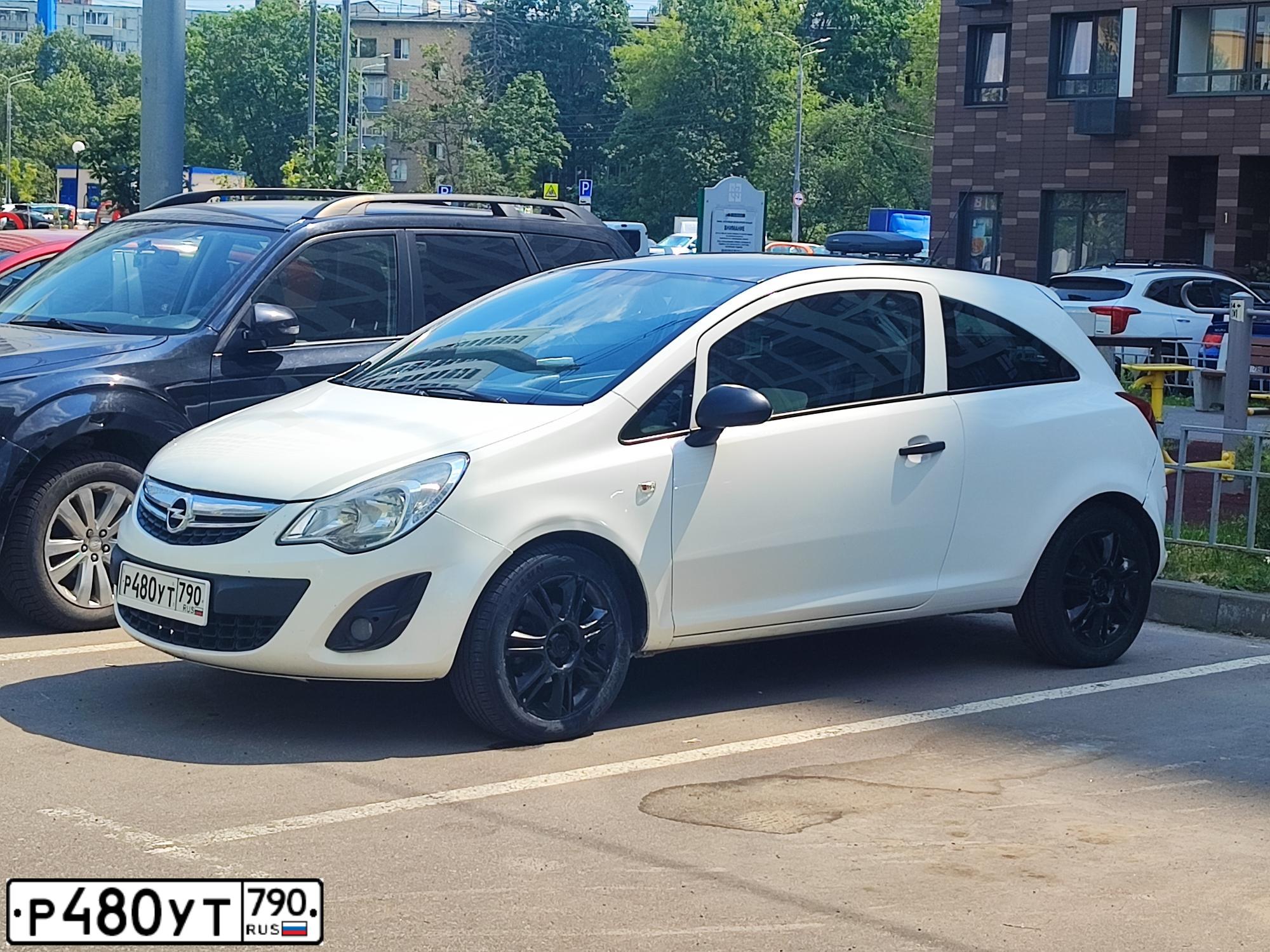 Фото автомобиля OPEL CORSA, 2012 — госномер Х601СТ797. Цвет: Белый