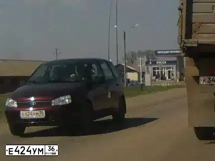 Фото автомобиля LADA 1117 KALINA, 2012 — госномер Е424УМ36. Цвет: ТЕМНО-ВИШНЕВЫЙ