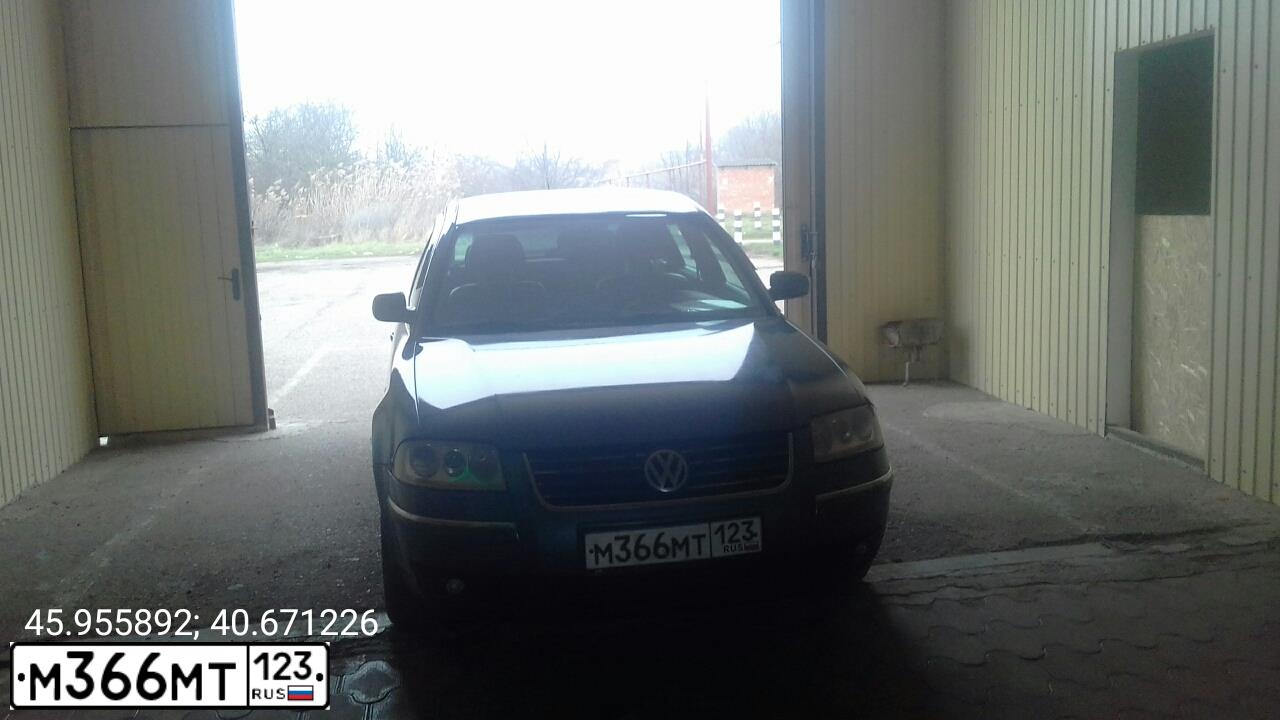 Фото автомобиля VOLKSWAGEN PASSAT, 2001 — госномер М366МТ123. Цвет: ТЕМНО-СЕРЫЙ