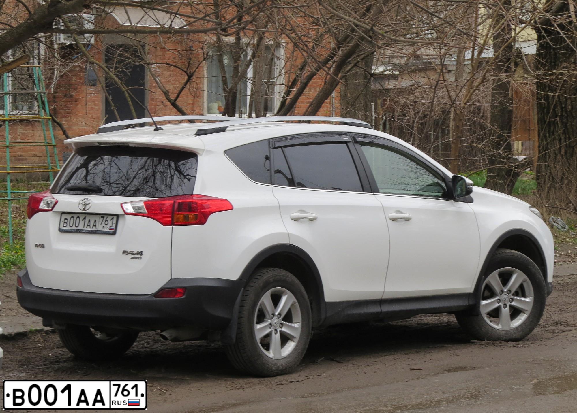 Фото автомобиля TOYOTA RAV4, 2013 — госномер В001АА761. Цвет: Белый