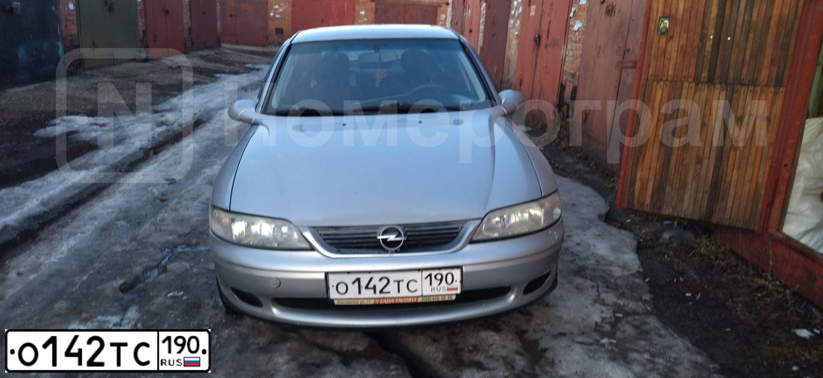 Фото автомобиля OPEL VECTRA, 1999 — госномер О142ТС190. Цвет: СЕРЕБРИСТЫЙ