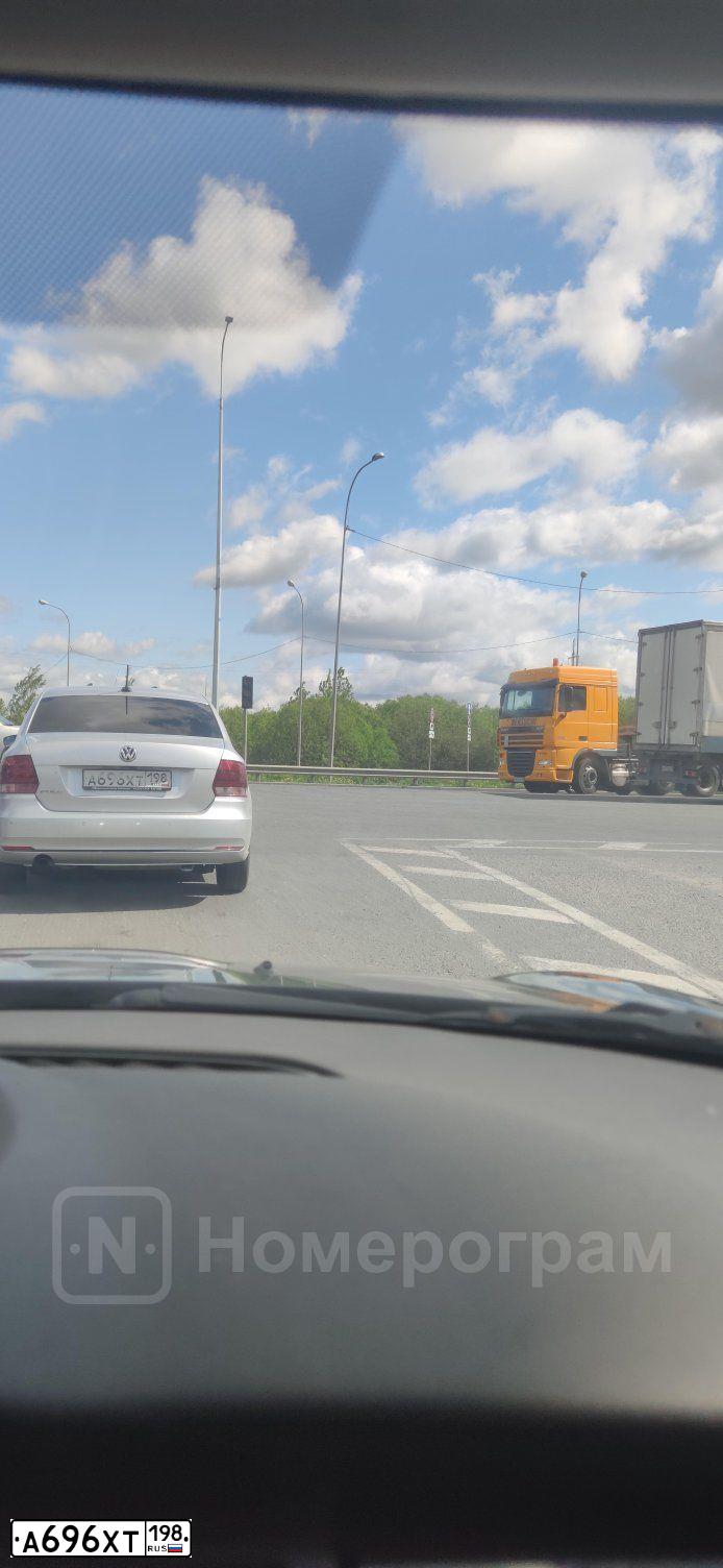 Фото автомобиля VOLKSWAGEN POLO, 2018 — госномер Р179УЕ790