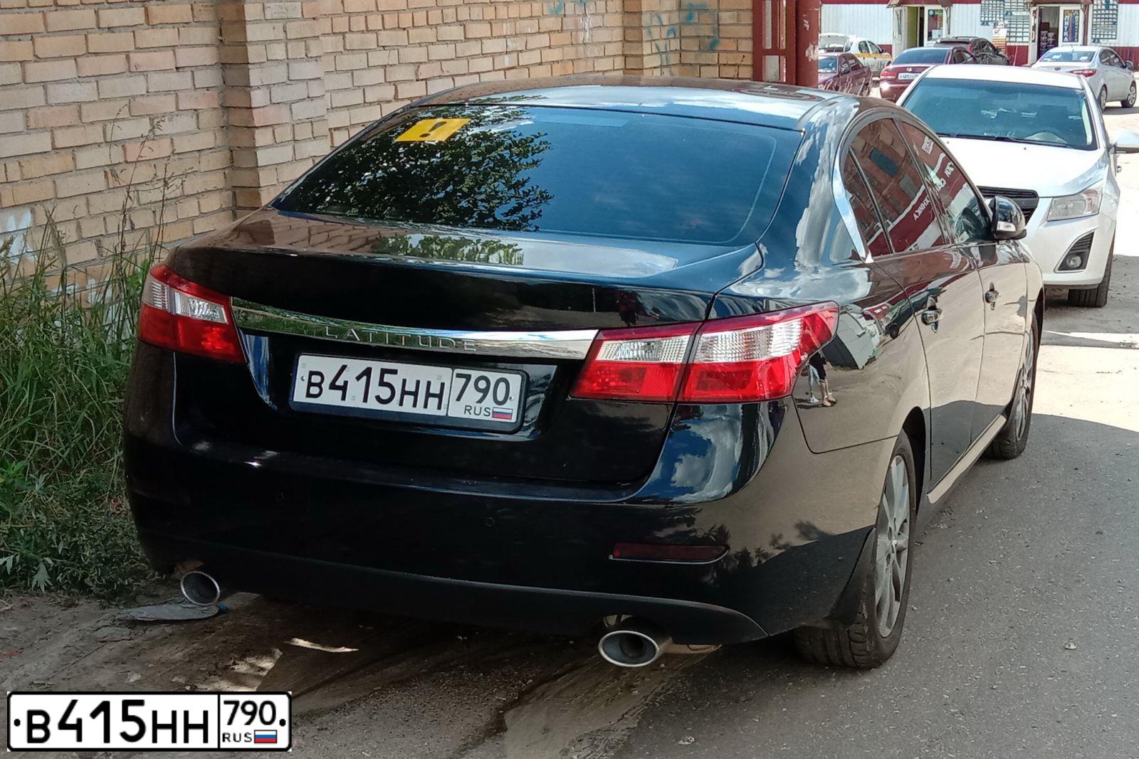 Фото автомобиля RENAULT LATITUDE, 2012 — госномер В415НН790. Цвет: ЧЕРНЫЙ
