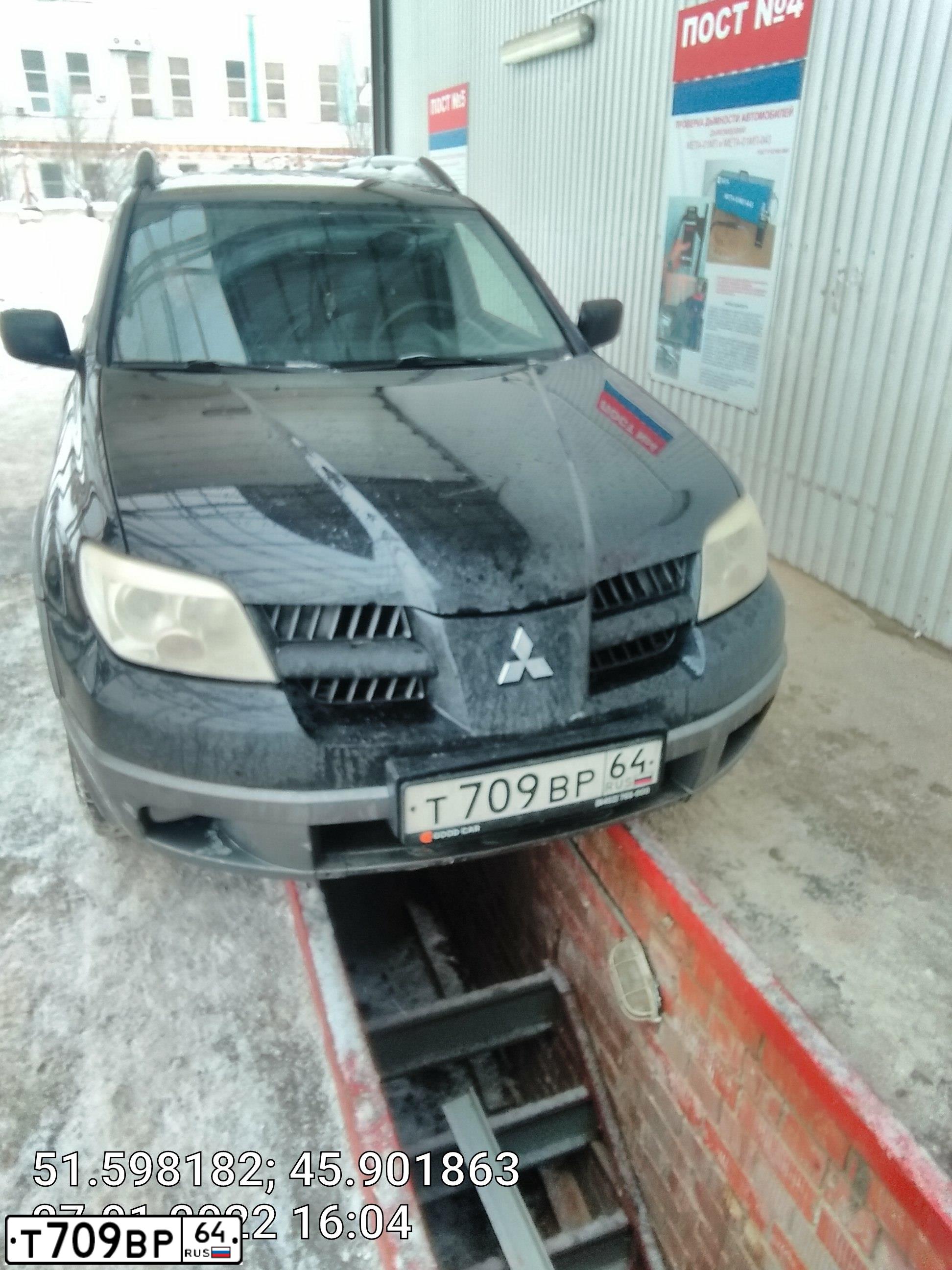 Фото автомобиля MITSUBISHI OUTLANDER, 2004 — госномер Т709ВР64. Цвет: ЧЕРНЫЙ