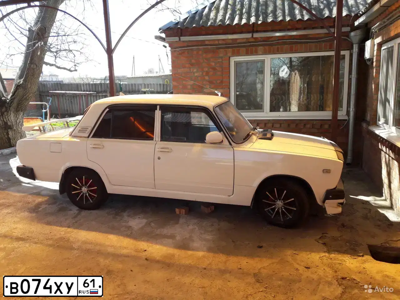 Фото автомобиля LADA 2107, 2007 — госномер В014НС761. Цвет: ЯРКО-БЕЛЫЙ