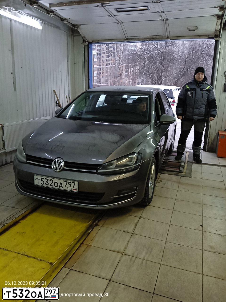 Фото автомобиля VOLKSWAGEN GOLF, 2013 — госномер Т532ОА797. Цвет: СЕРЫЙ