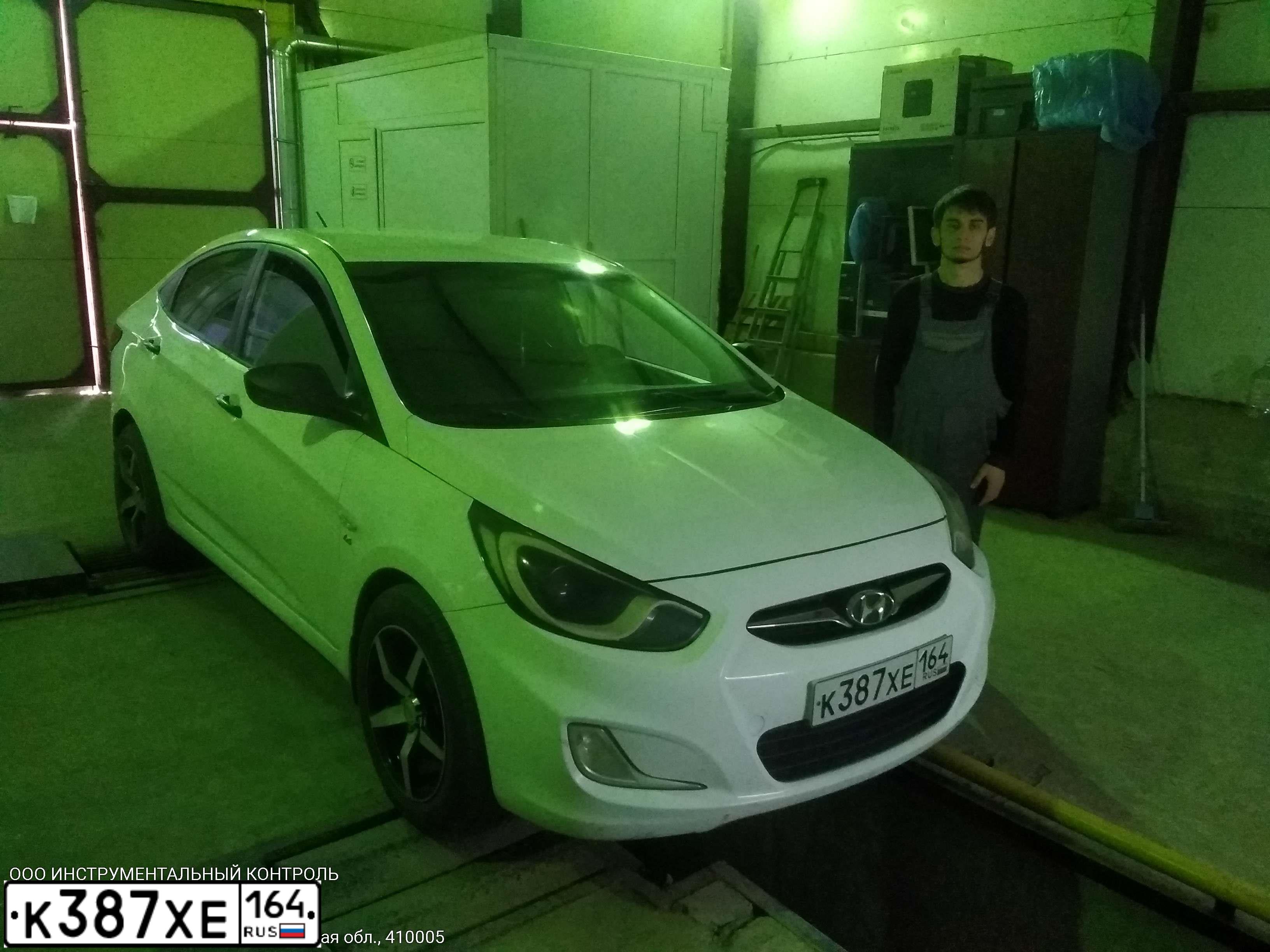 Фото автомобиля HYUNDAI SOLARIS, 2012 — госномер К387ХЕ164. Цвет: Белый
