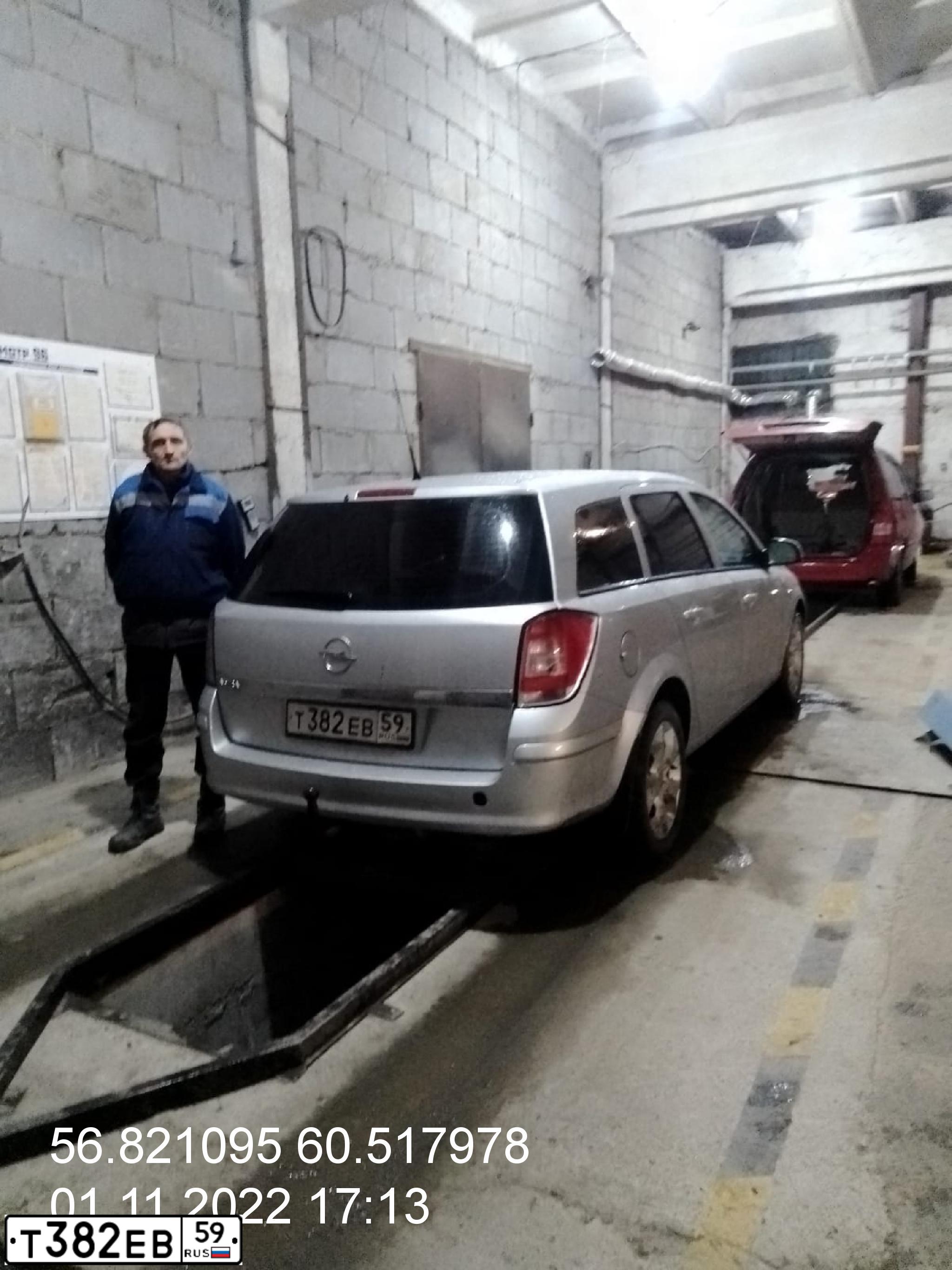 Фото автомобиля OPEL ASTRA, 2010 — госномер С856ВХ196. Цвет: СЕРЕБРИСТЫЙ