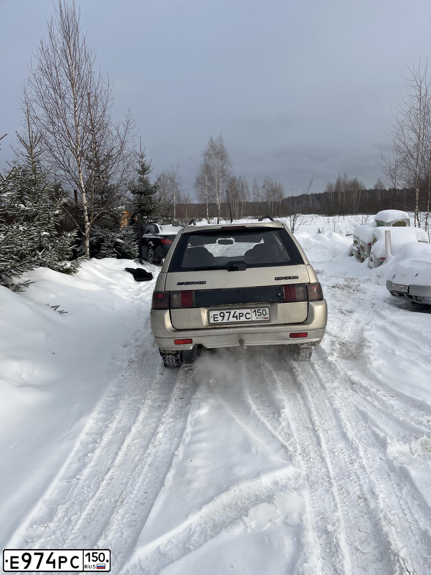 Фото автомобиля LADA 2105, 1988 — госномер Е974РС150. Цвет: КРАСНЫЙ