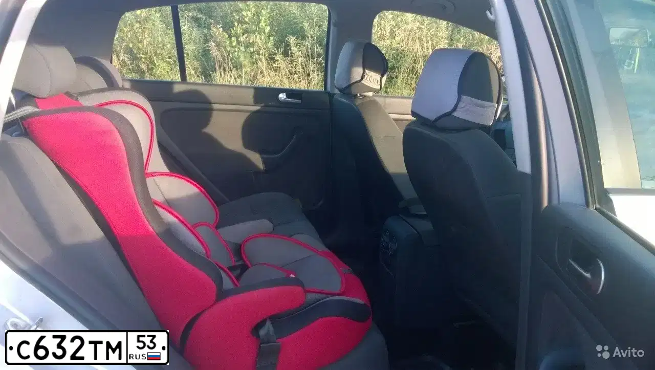 Фото автомобиля VOLKSWAGEN GOLF PLUS, 2008 — госномер С632ТМ53. Цвет: СЕРЕБРИСТЫЙ