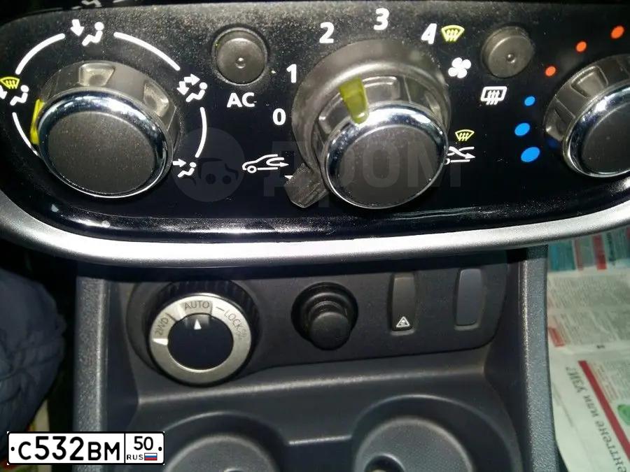 Фото автомобиля RENAULT DUSTER, 2013 — госномер М040ТО66. Цвет: Красный