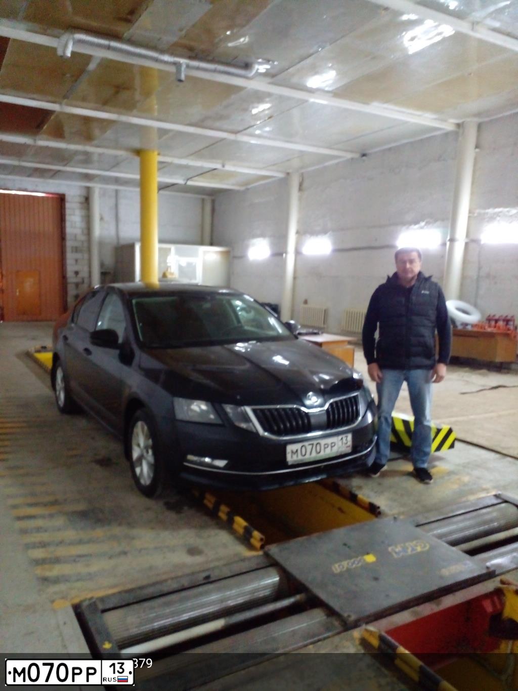 Фото автомобиля SKODA OCTAVIA, 2017 — госномер М070РР13. Цвет: ЧЕРНЫЙ