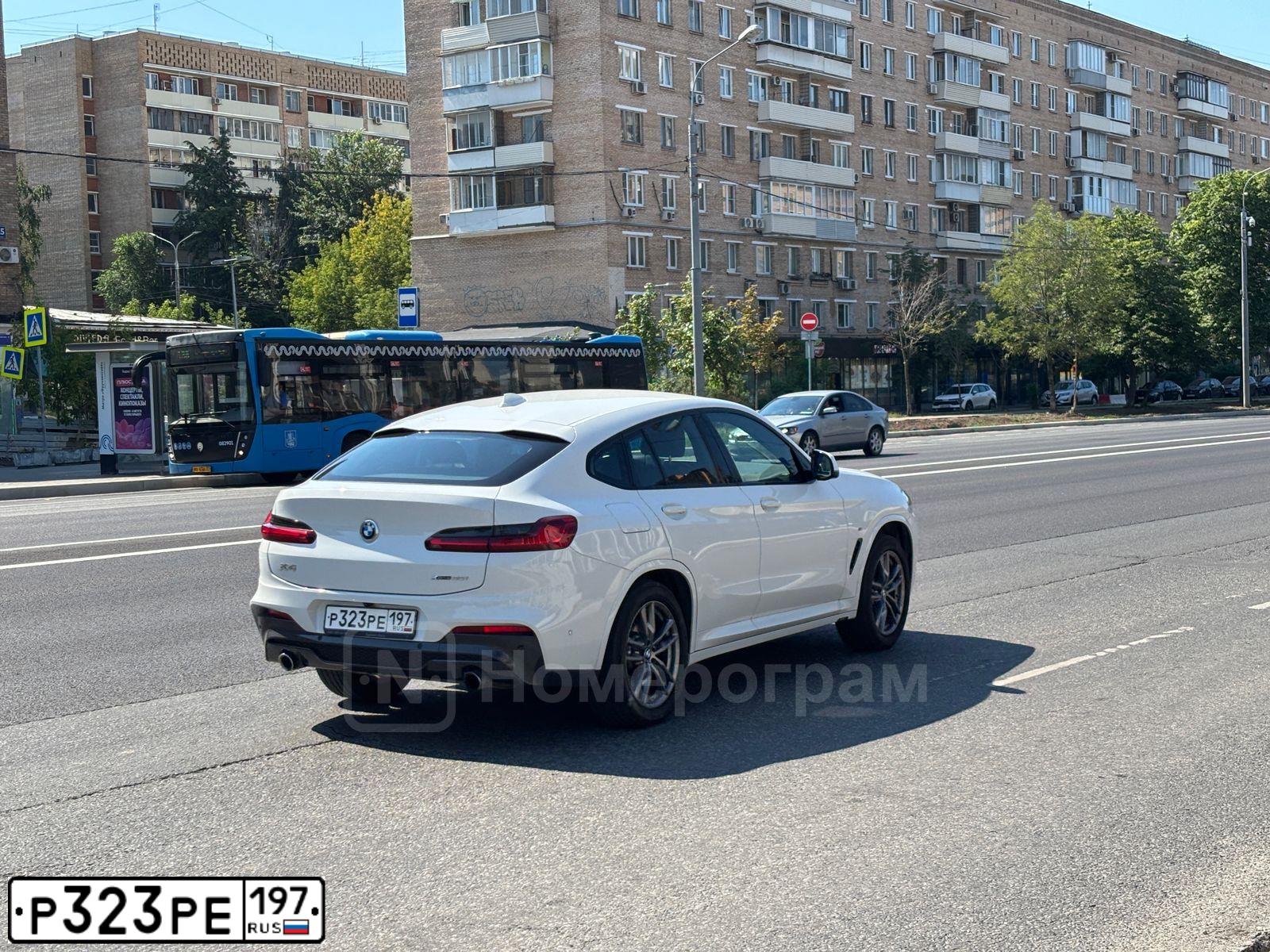 Фото автомобиля BMW X6, 2011 — госномер Р323РЕ197. Цвет: синий