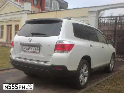 Фото автомобиля TOYOTA HIGHLANDER, 2013 — госномер М555РН69. Цвет: БЕЛЫЙ
