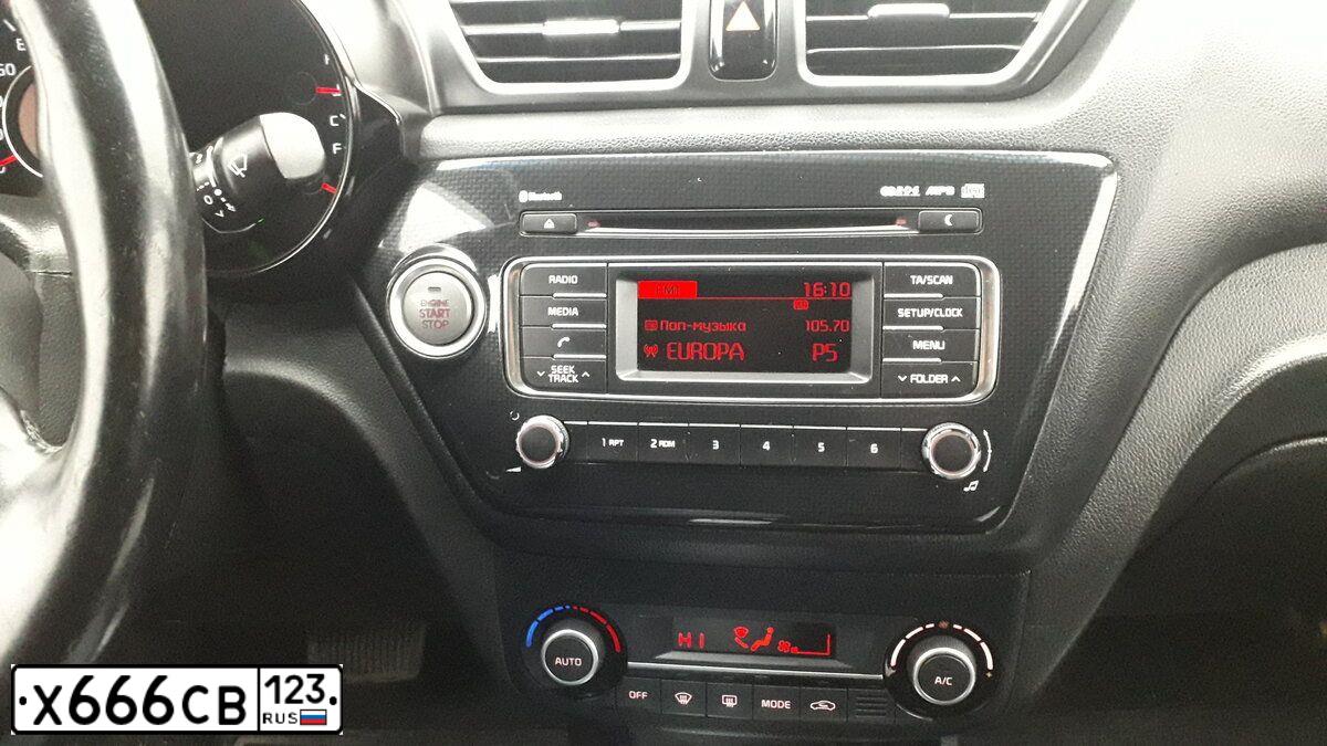 Фото автомобиля KIA RIO, 2016 — госномер А085ЕК761. Цвет: Белый