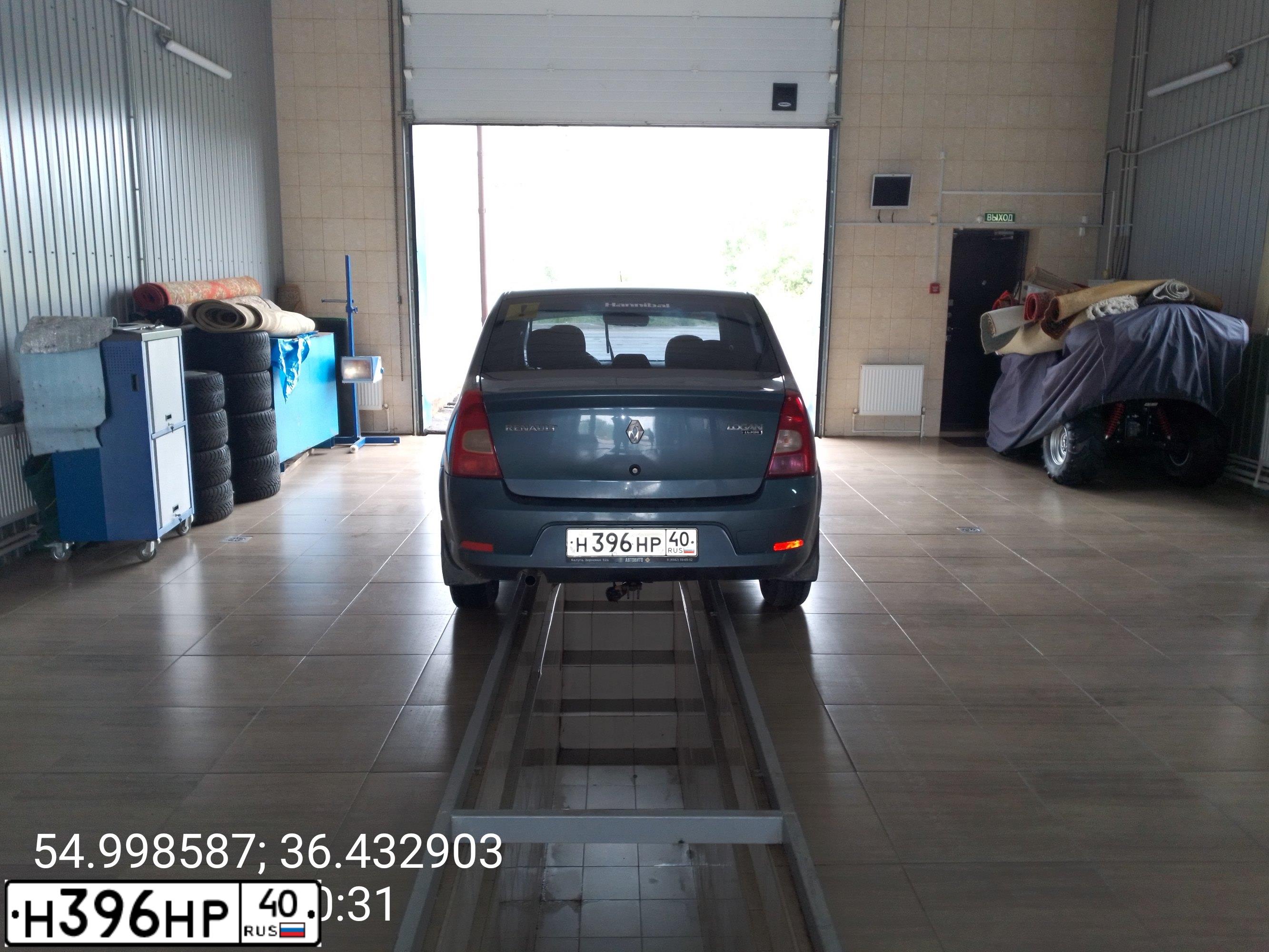 Фото автомобиля RENAULT LOGAN, 2010 — госномер Н396НР40. Цвет: синий