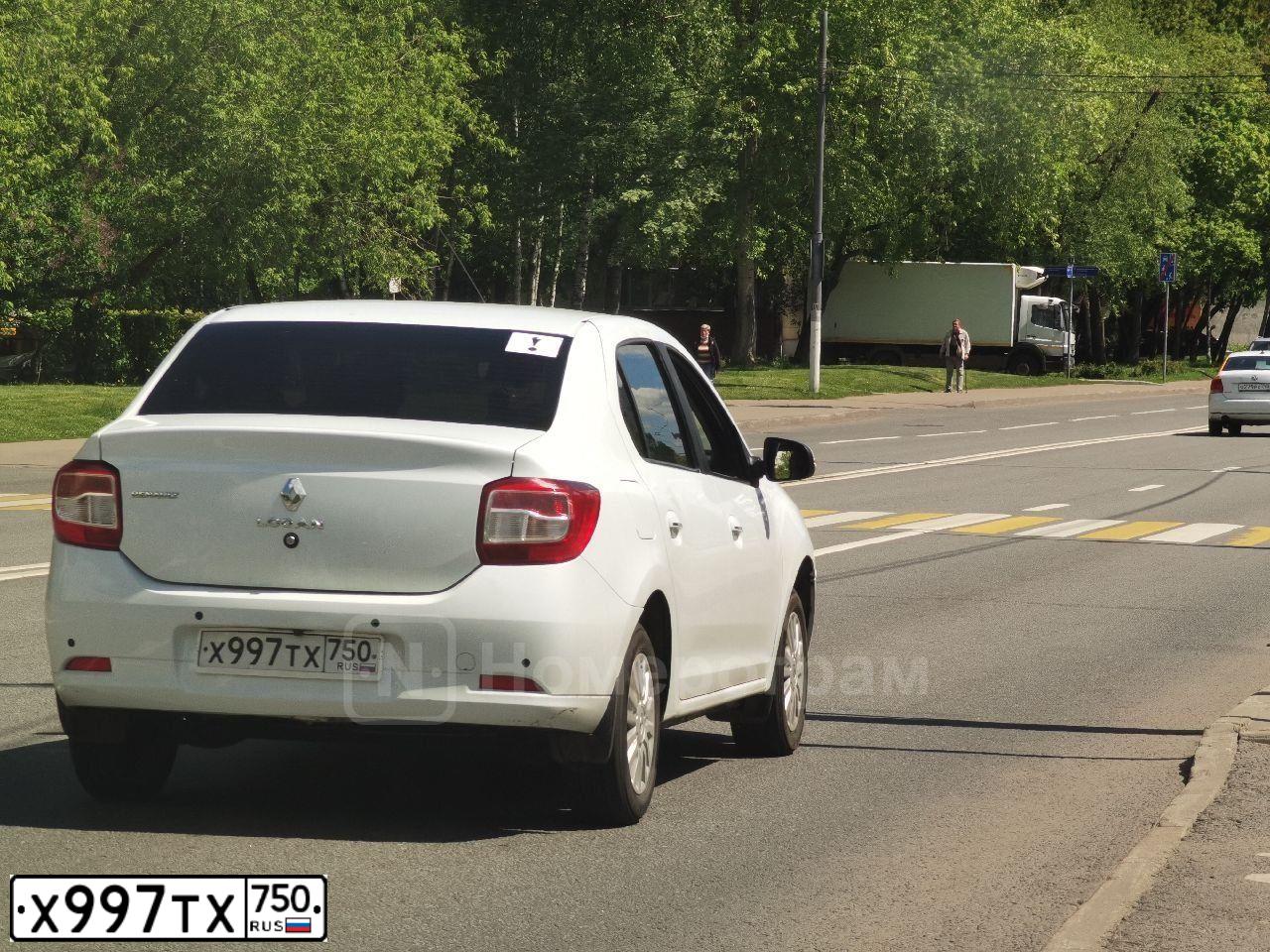 Фото автомобиля RENAULT LOGAN, 2014 — госномер У974УК33. Цвет: Белый