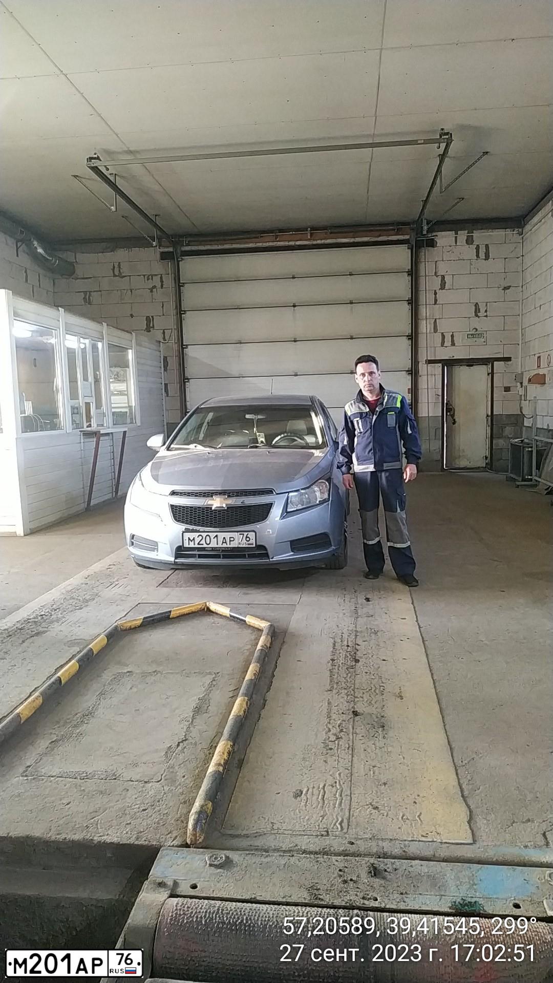 Фото автомобиля CHEVROLET CRUZE, 2011 — госномер М201АР76. Цвет: СЕРЫЙ