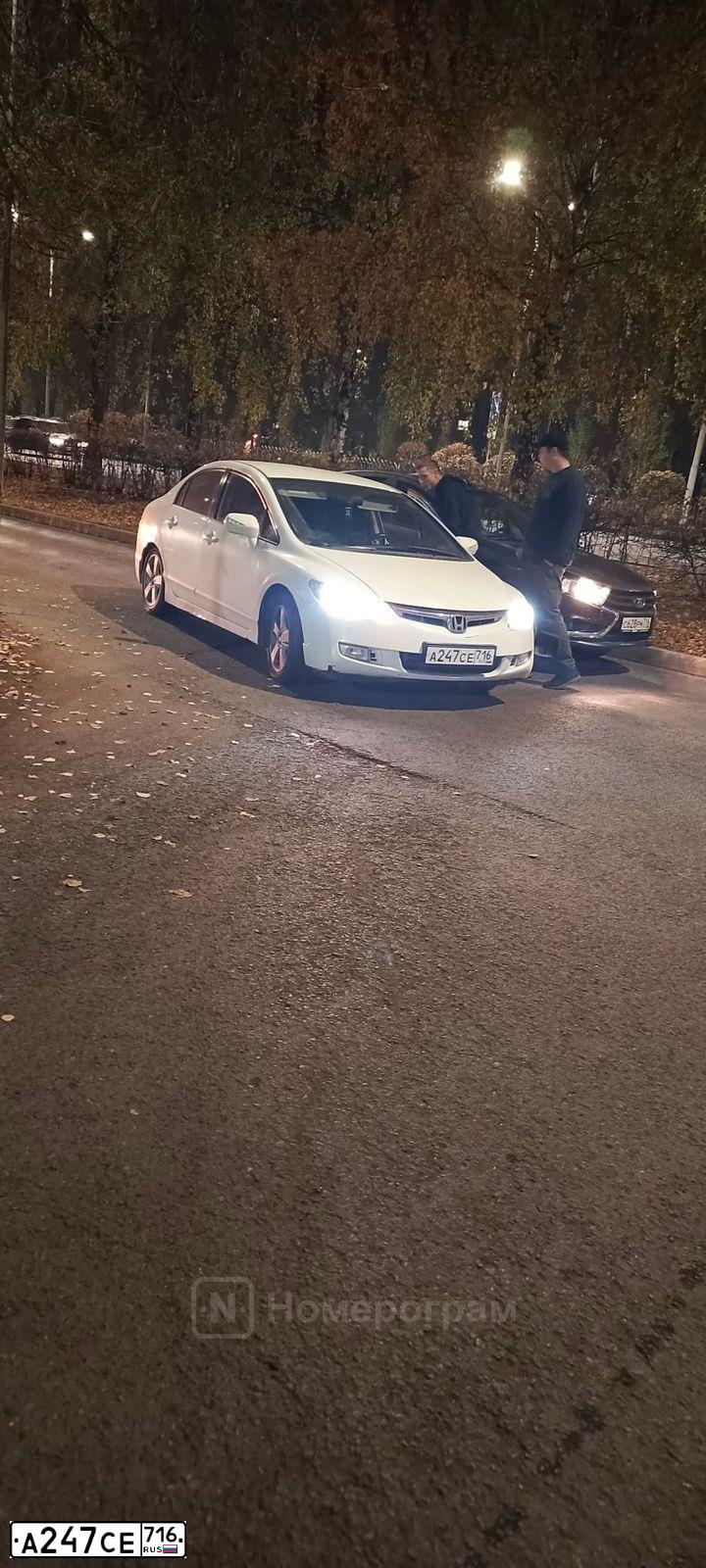 Фото автомобиля HONDA CIVIC, 2007 — госномер А247СЕ716. Цвет: БЕЛЫЙ