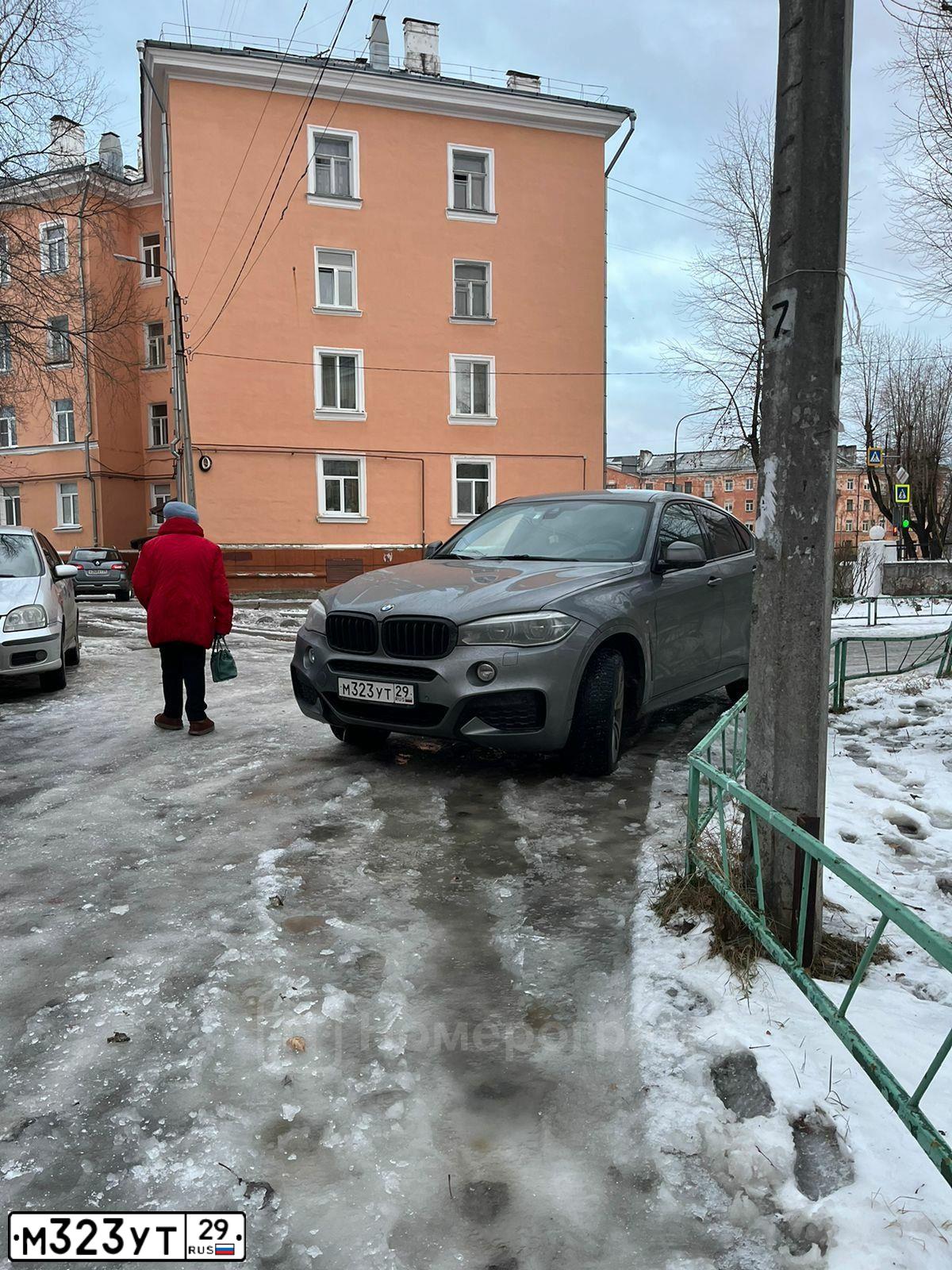 Фото автомобиля BMW X6, 2017 — госномер М323УТ29. Цвет: СЕРЫЙ