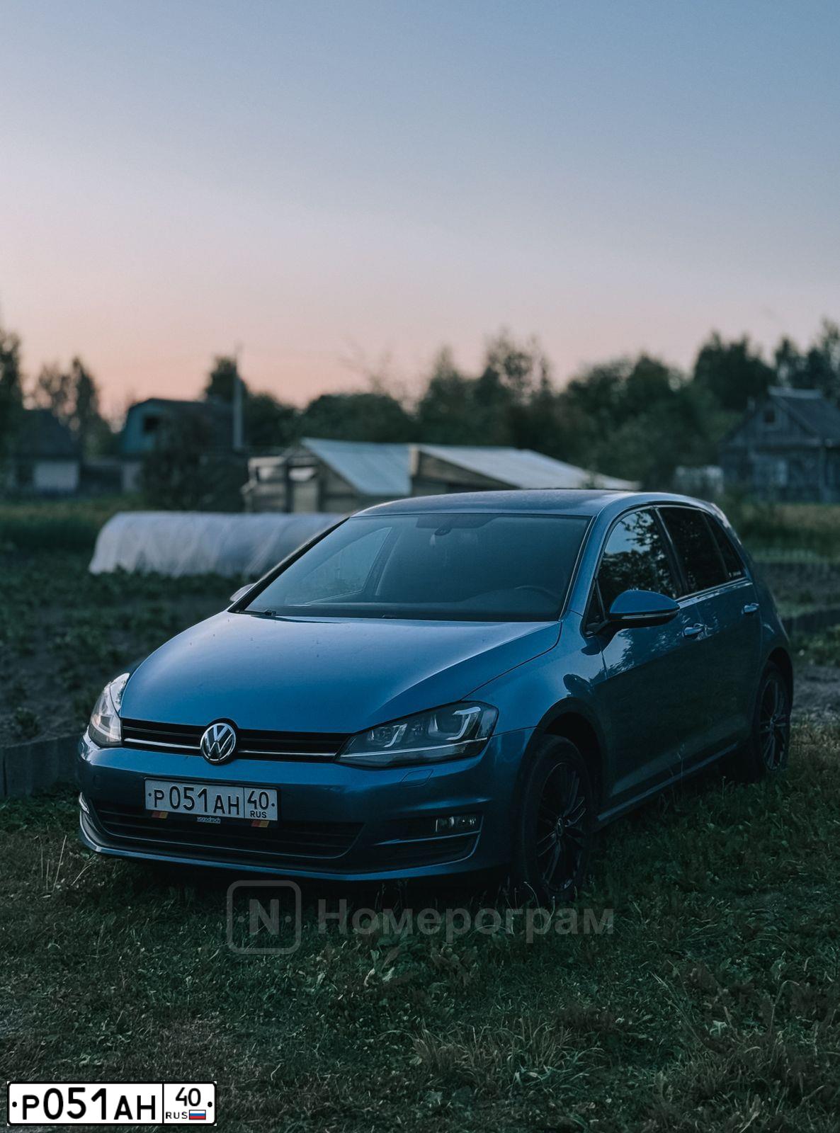 Фото автомобиля VOLKSWAGEN GOLF, 2012 — госномер Р051АН40. Цвет: голубой