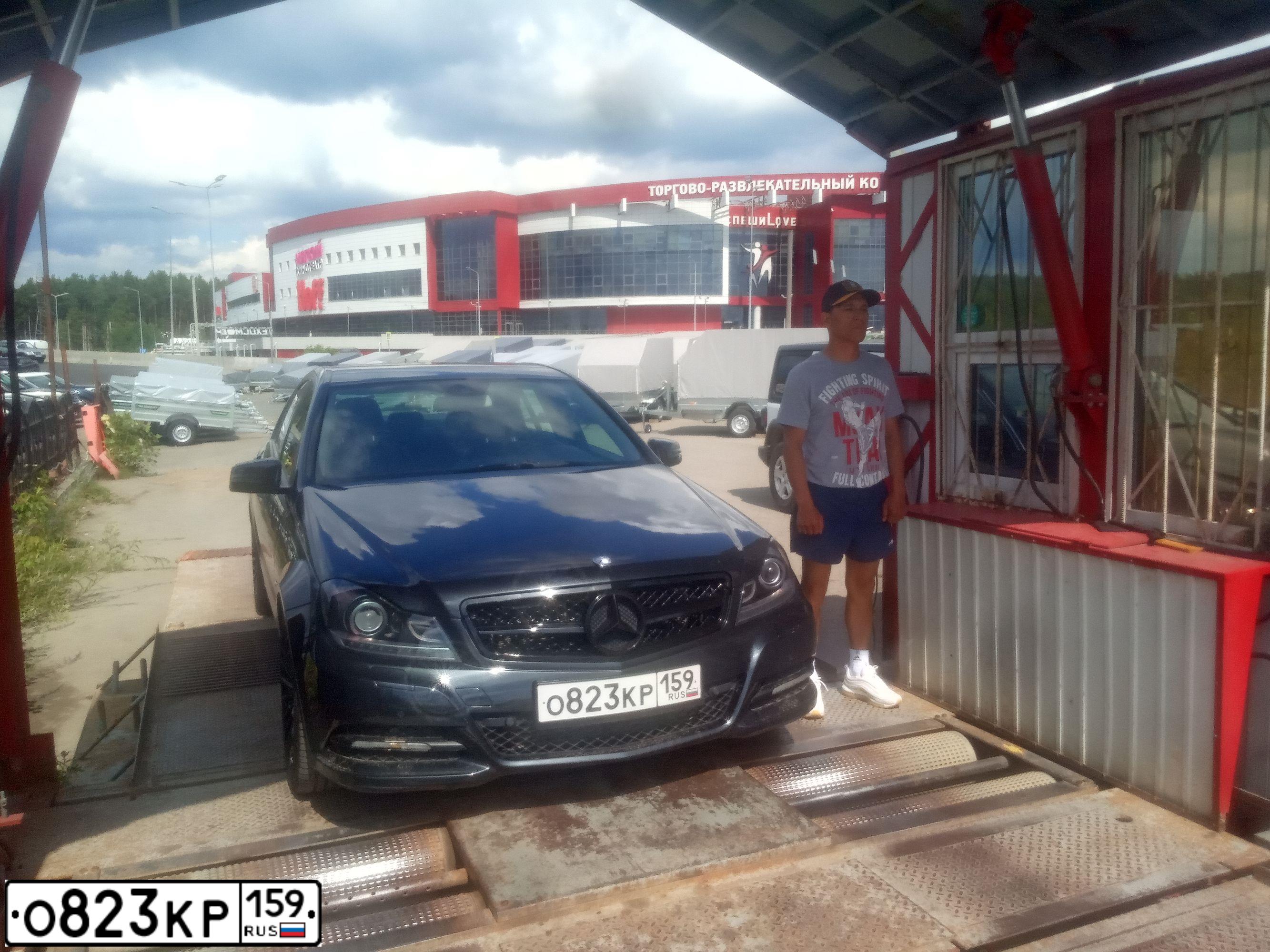Фото автомобиля MERCEDES C-KLASSE, 2011 — госномер В900СС35. Цвет: ЧЕРНЫЙ