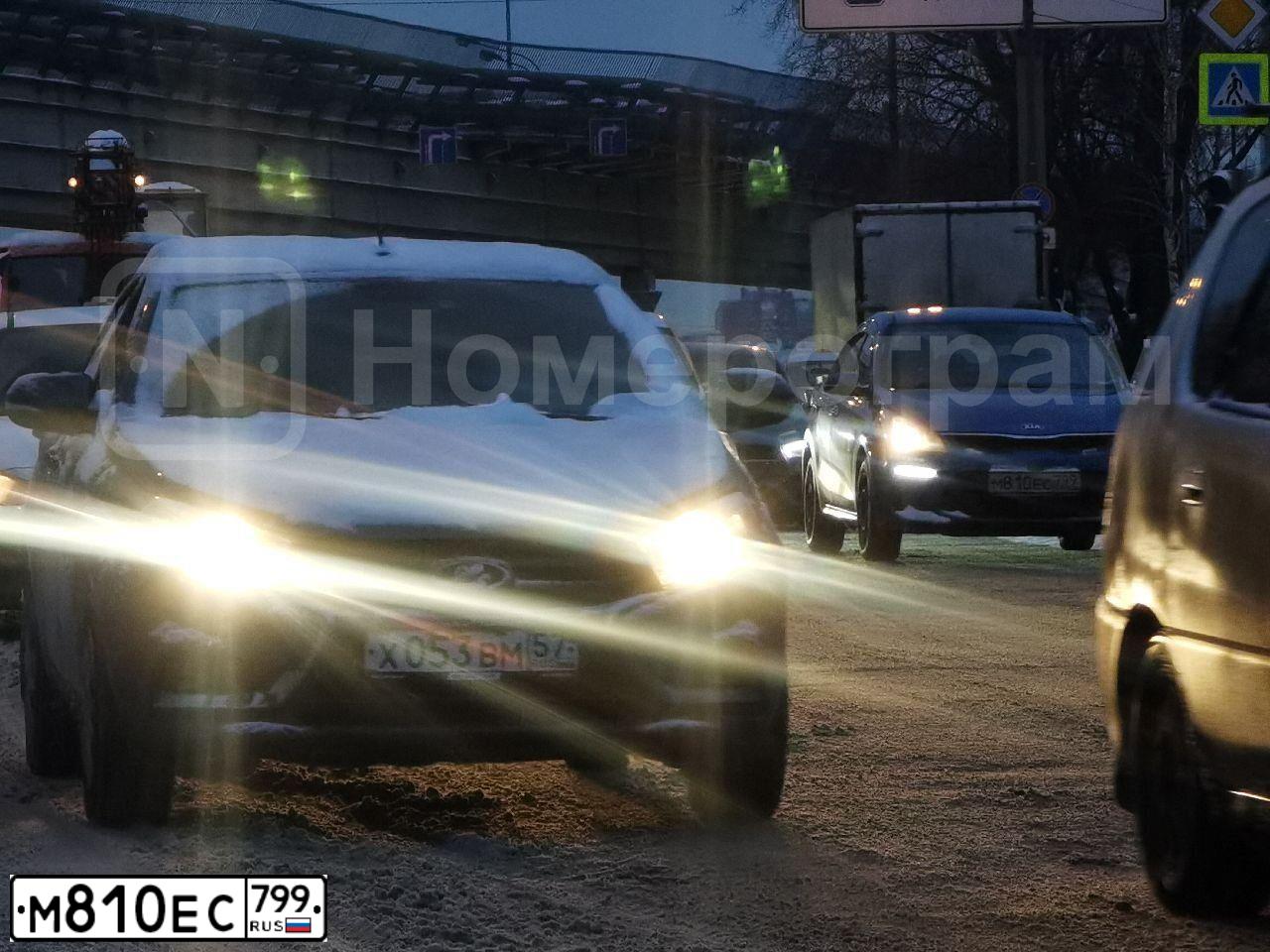 Фото автомобиля KIA RIO, 2018 — госномер М810ЕС799. Цвет: СИНИЙ