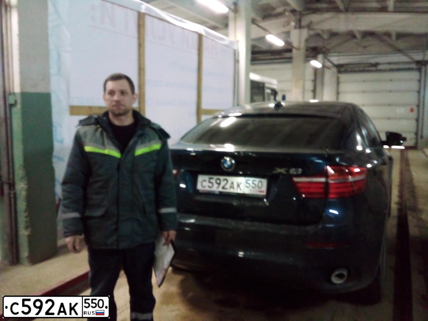 Фото автомобиля BMW X6, 2012 — госномер В100АА116. Цвет: синий